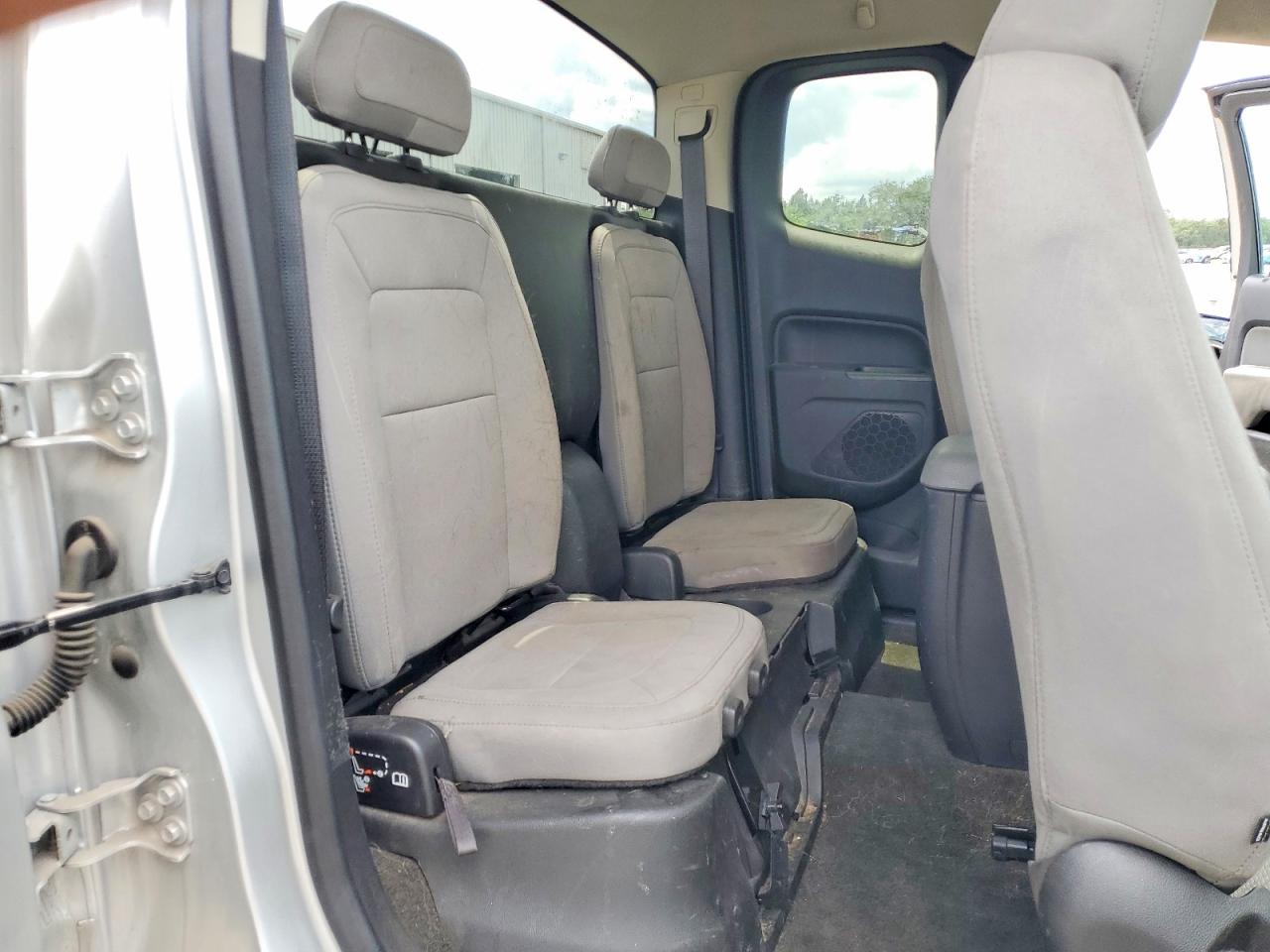 2015 Chevrolet Colorado Silver vin: 1GCHSAEAXF1273809