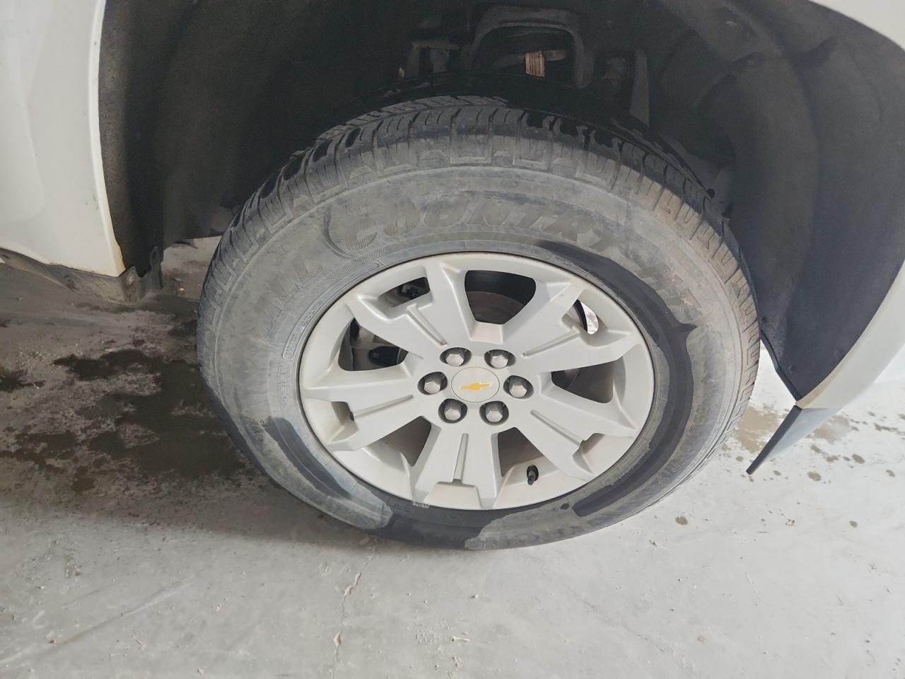 2022 Chevrolet Colorado Lt White vin: 1GCHSCEA3N1246669 Damage: Right Front Tire, Worn, Replacement Required