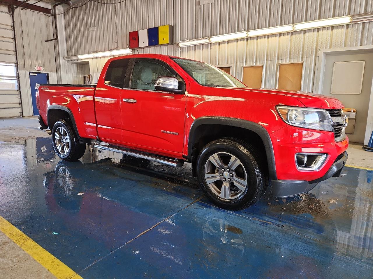 2015 Chevrolet Colorado Lt Red vin: 1GCHTBEA8F1190057 Damage: Right Front Door, Dent(S) W/No Paint Dmg, 1/2 To 1 Inch
