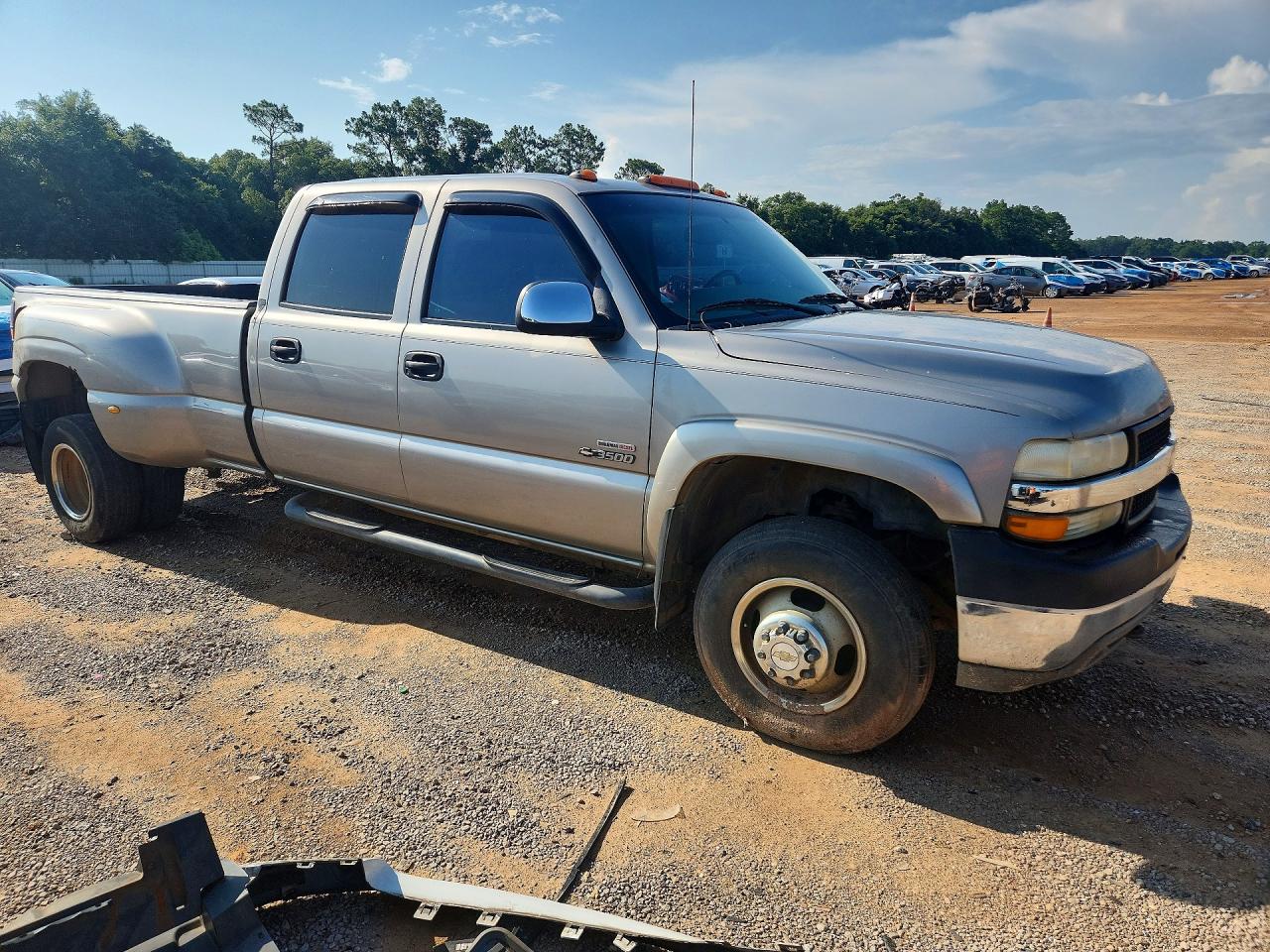 2002 Chevrolet Silverado C3500 Gold vin: 1GCJC33122F131674