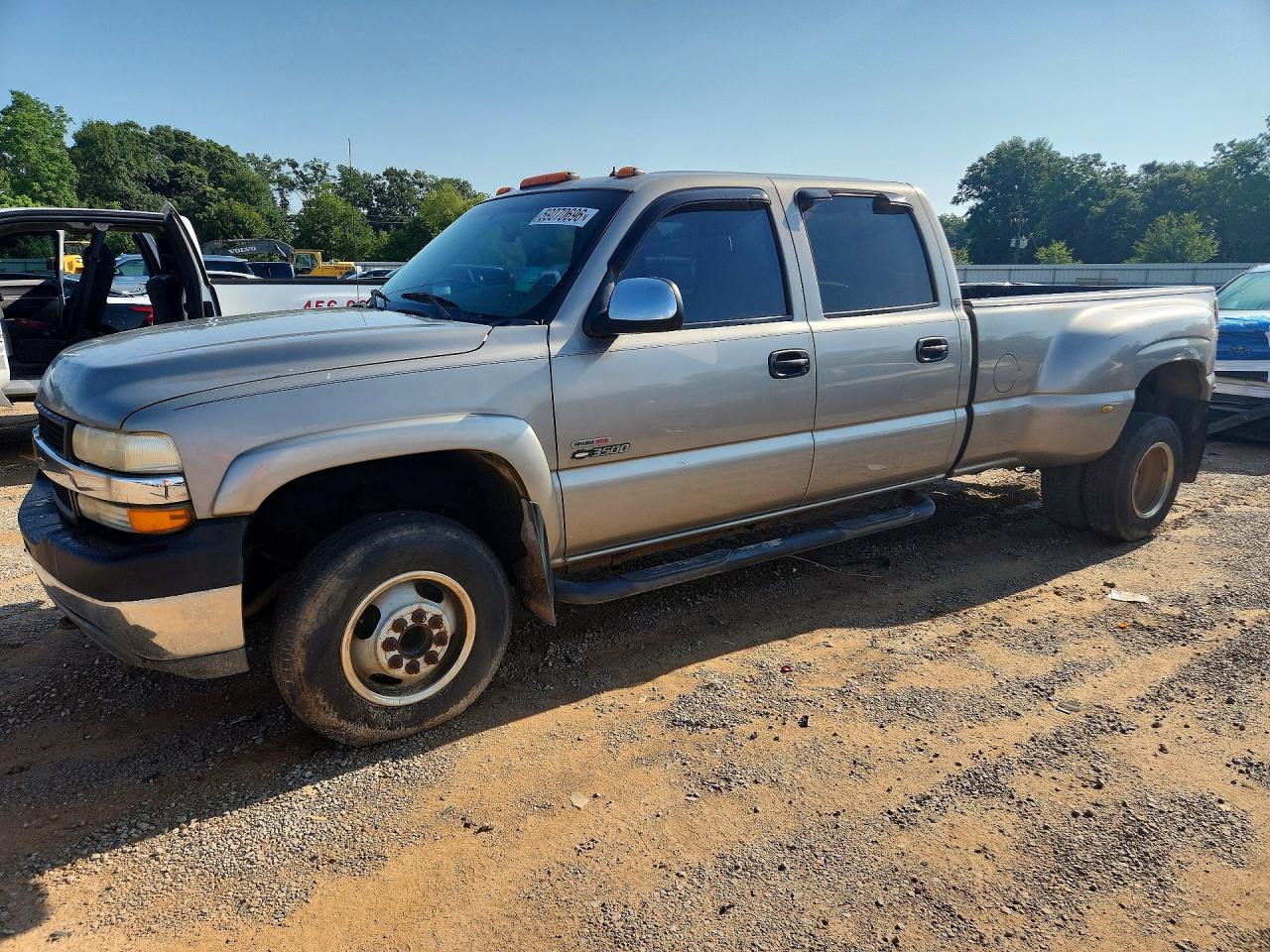 2002 Chevrolet Silverado C3500 Gold vin: 1GCJC33122F131674