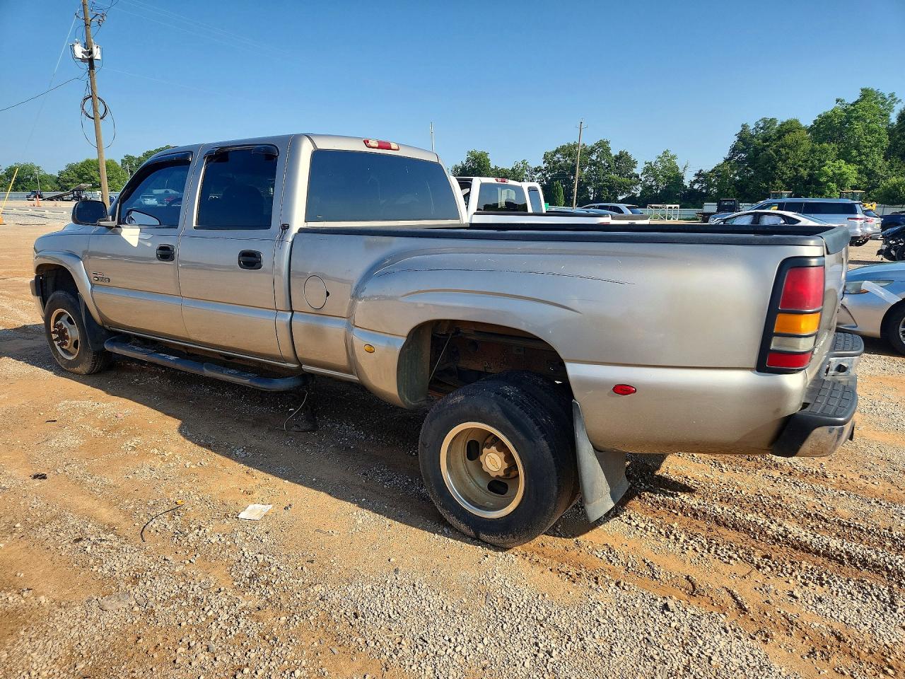 2002 Chevrolet Silverado C3500 Gold vin: 1GCJC33122F131674