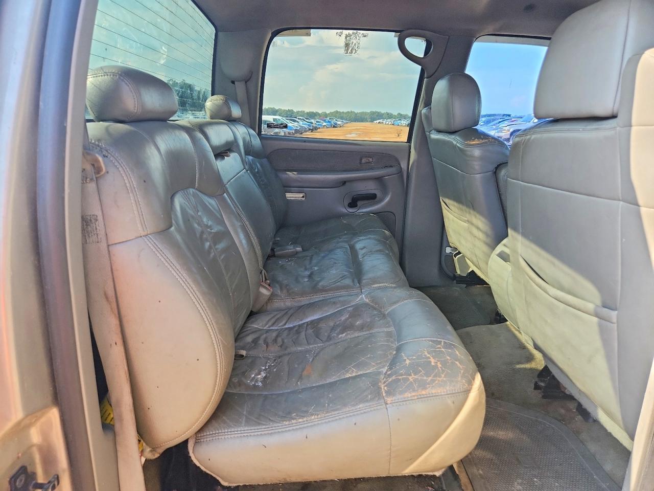 2002 Chevrolet Silverado C3500 Gold vin: 1GCJC33122F131674