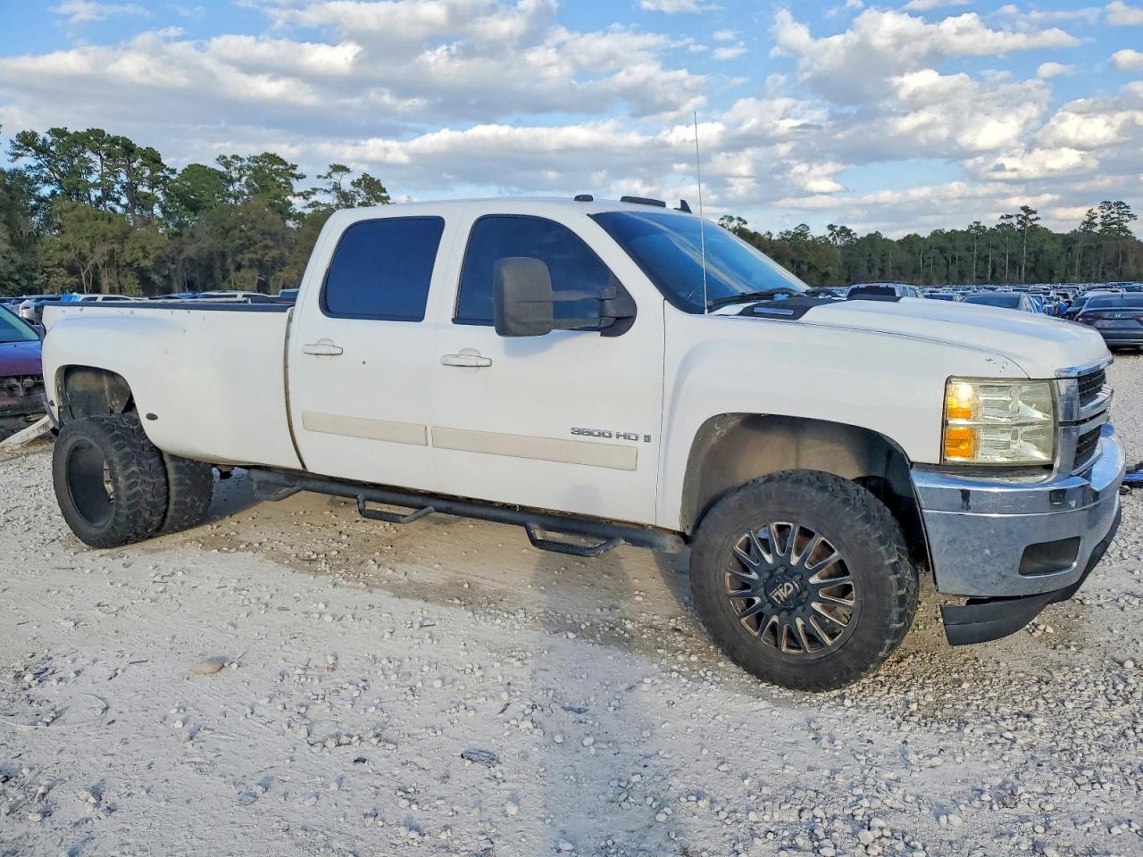 2008 Chevrolet Silverado C3500 White vin: 1GCJC33668F223911