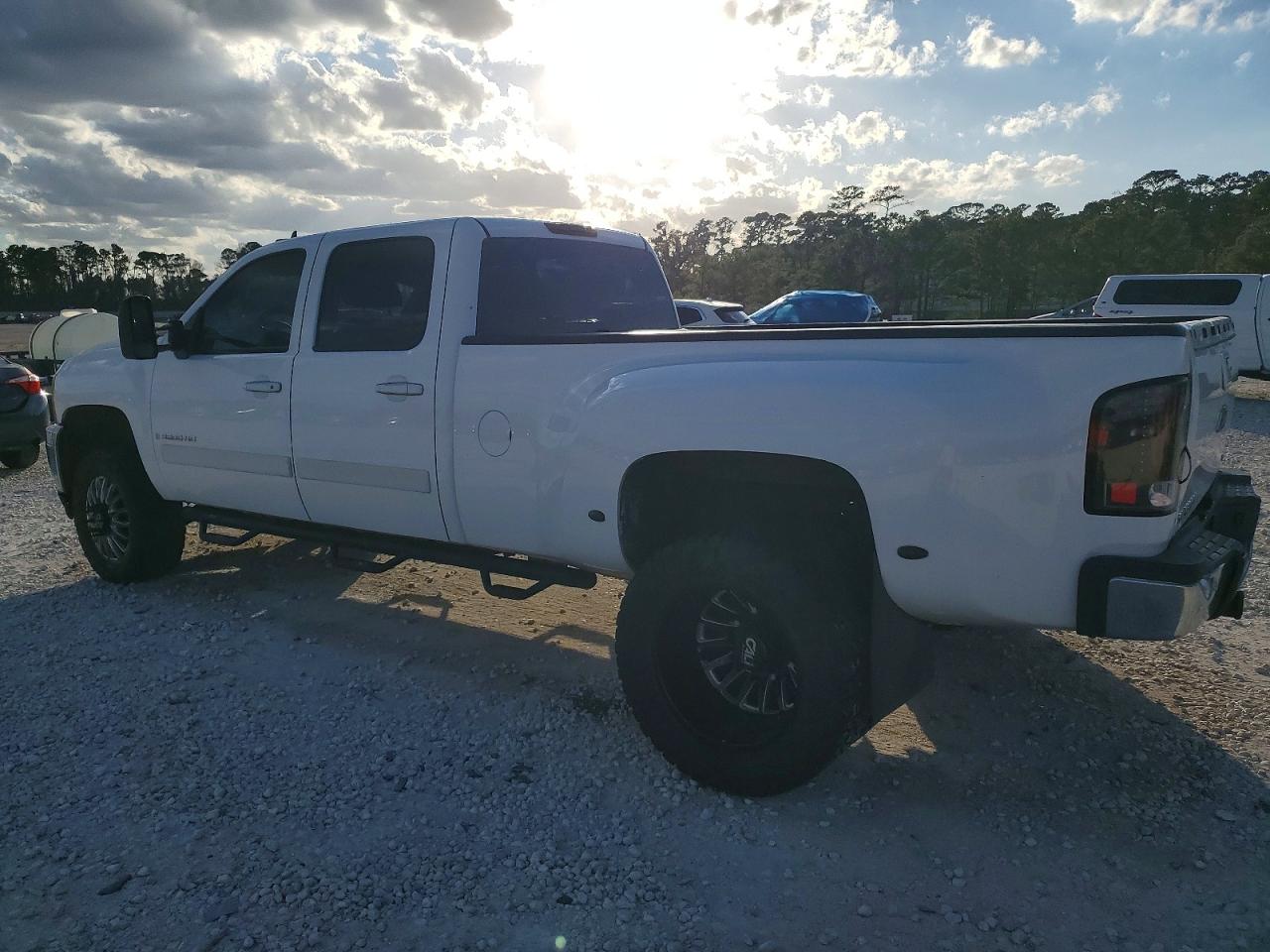 2008 Chevrolet Silverado C3500 White vin: 1GCJC33668F223911