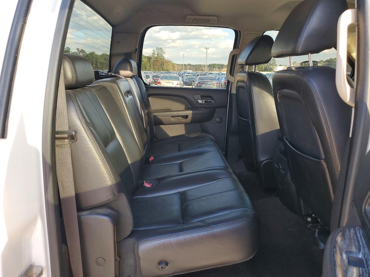 2008 Chevrolet Silverado C3500 White vin: 1GCJC33668F223911
