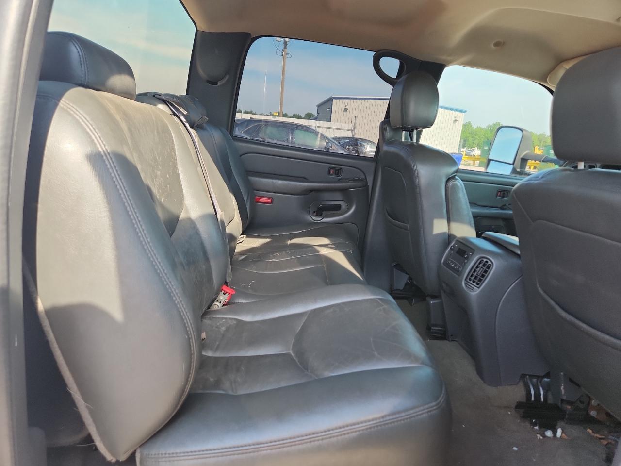 2004 Chevrolet Silverado C3500 White vin: 1GCJC33U34F184543