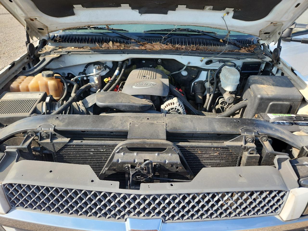 2004 Chevrolet Silverado C3500 White vin: 1GCJC33U34F184543