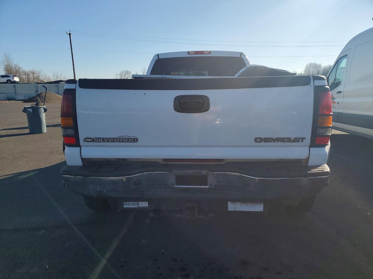 2002 Chevrolet Silverado K3500 White vin: 1GCJK331X2F167406