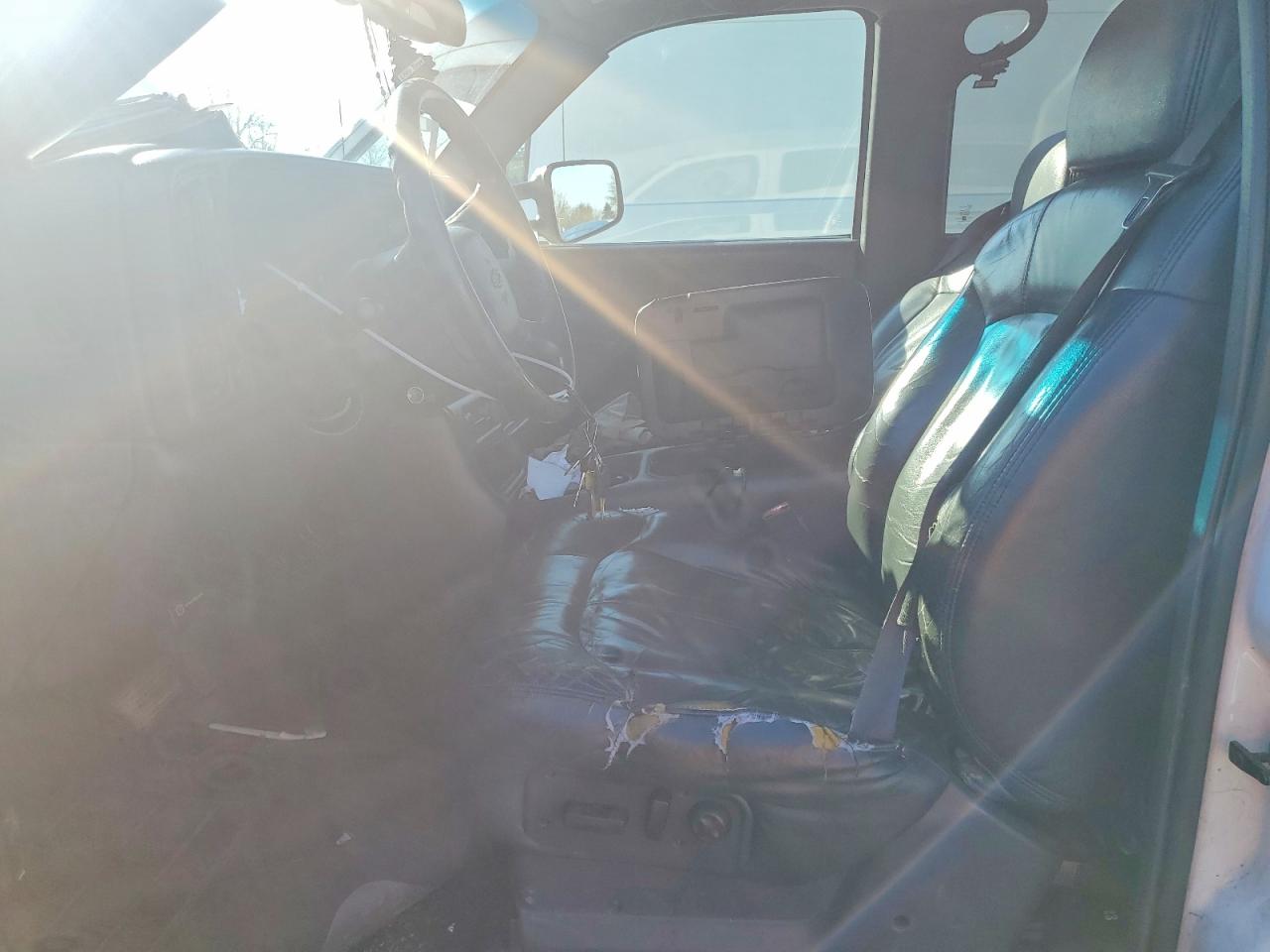 2002 Chevrolet Silverado K3500 White vin: 1GCJK331X2F167406