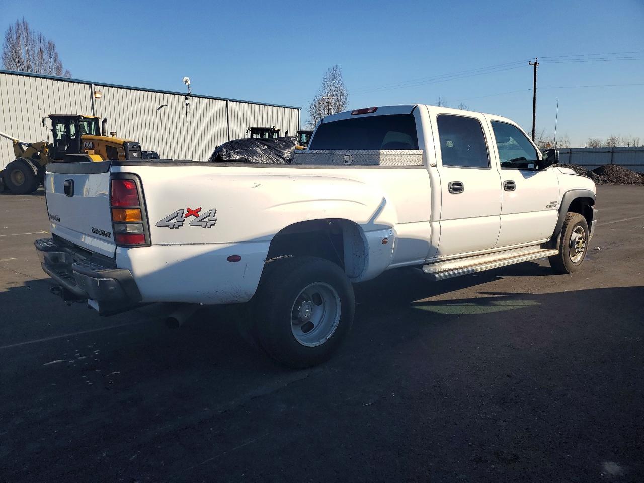 2002 Chevrolet Silverado K3500 White vin: 1GCJK331X2F167406