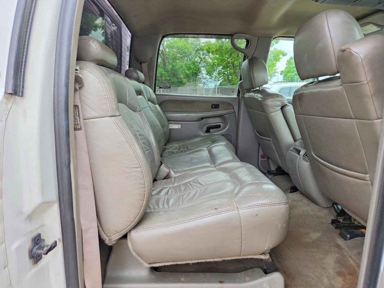 2001 Chevrolet Silverado K3500 White vin: 1GCJK33U91F116696
