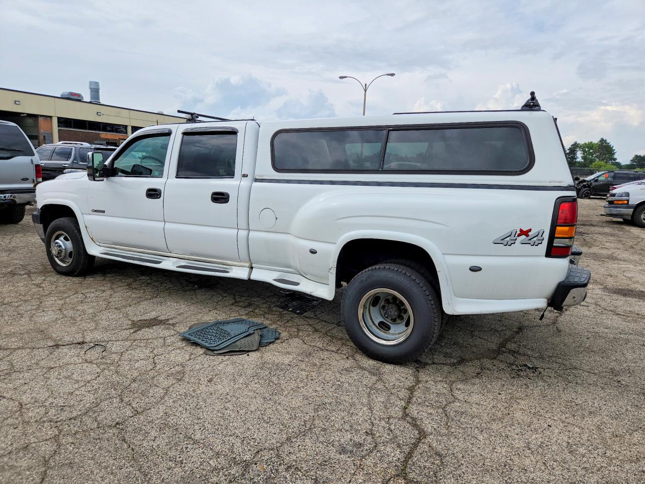 2001 Chevrolet Silverado K3500 White vin: 1GCJK33U91F116696