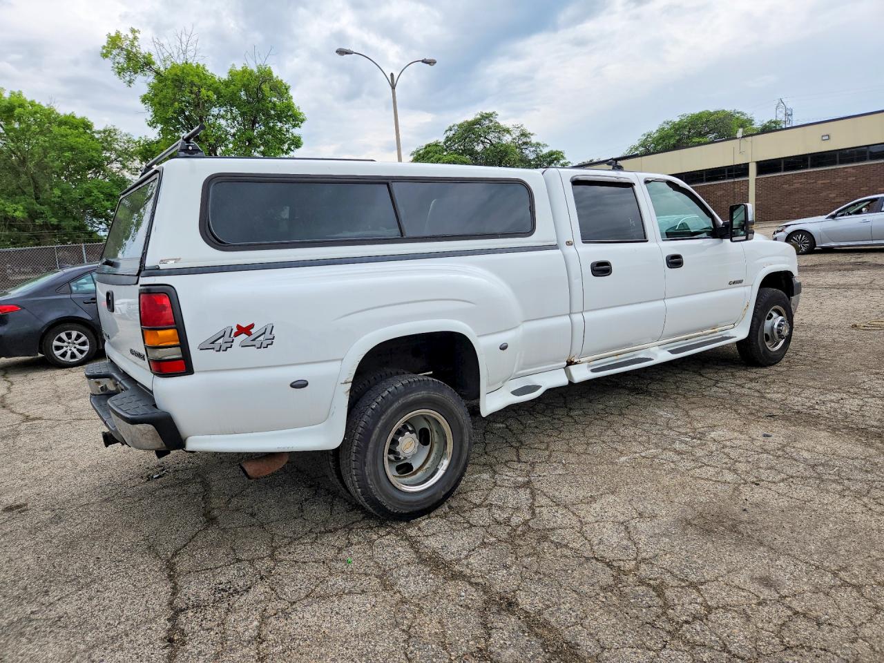 2001 Chevrolet Silverado K3500 White vin: 1GCJK33U91F116696