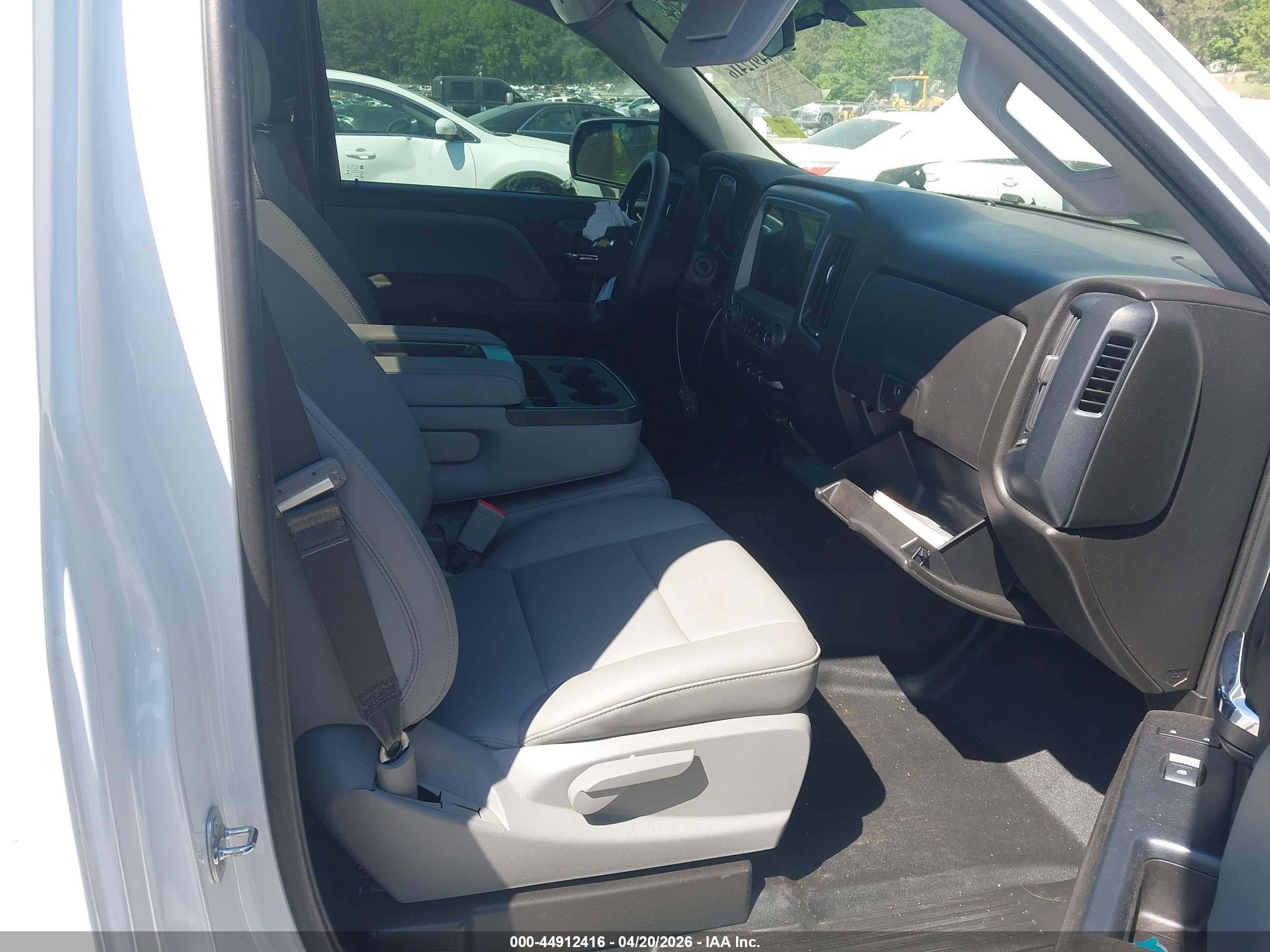 2018 Chevrolet Silverado 1500 Wt White vin: 1GCNCNEC7JZ359730