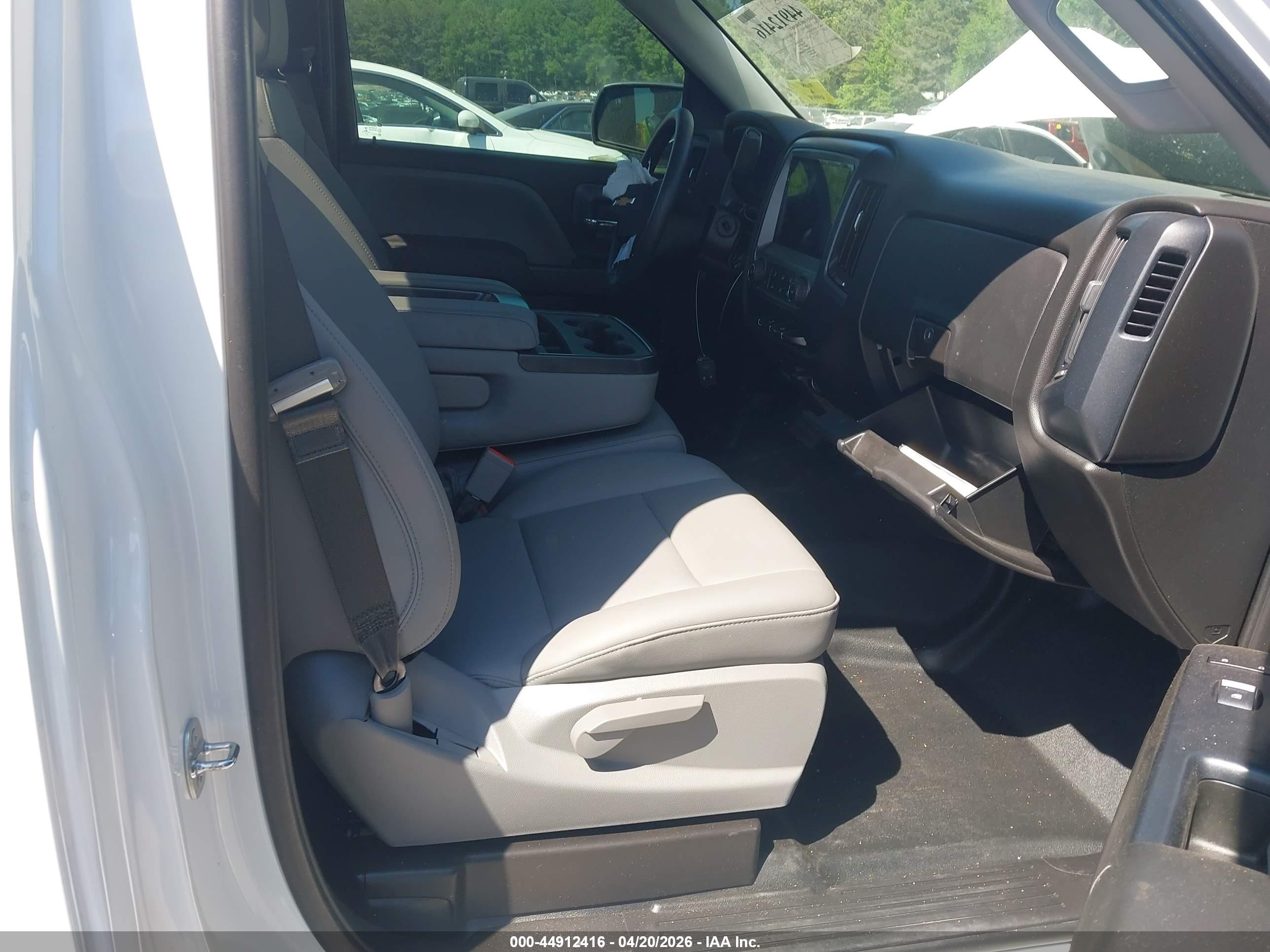 2018 Chevrolet Silverado 1500 Wt White vin: 1GCNCNEC7JZ359730
