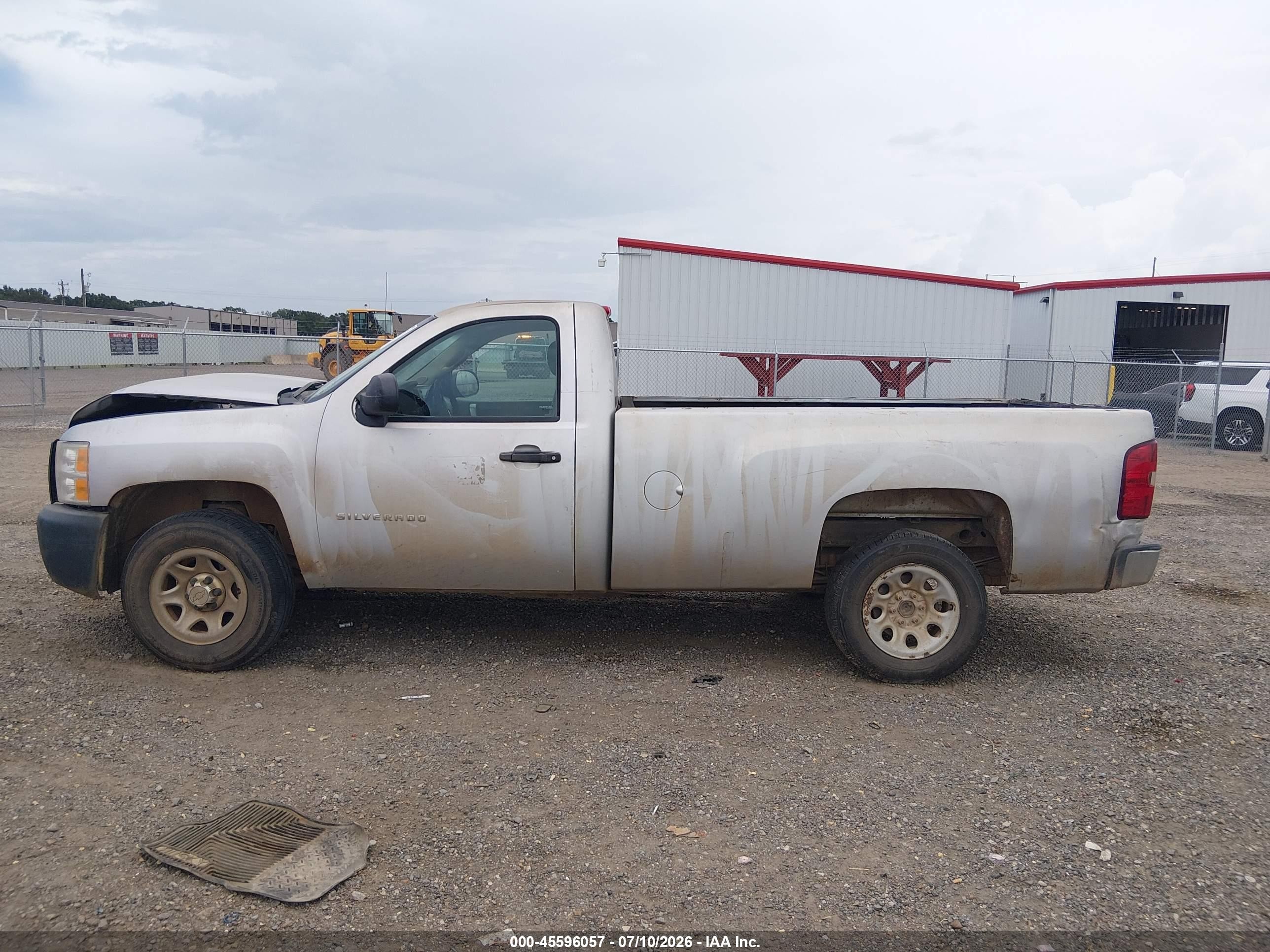 2013 Chevrolet Silverado 1500 Work Truck Серебряный vin: 1GCNCPE01DZ143474