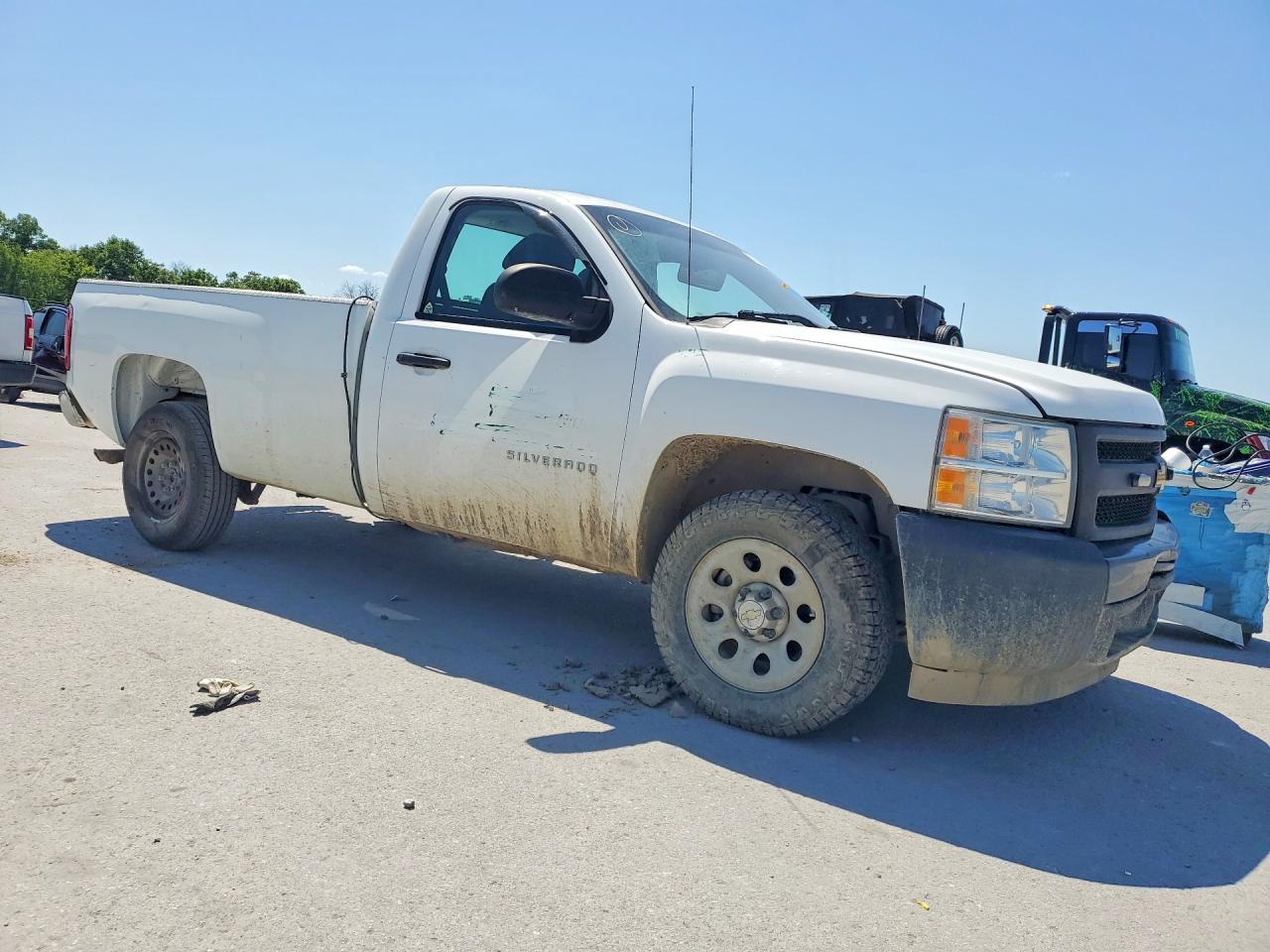 2013 Chevrolet Silverado C1500 White vin: 1GCNCPE09DZ401109