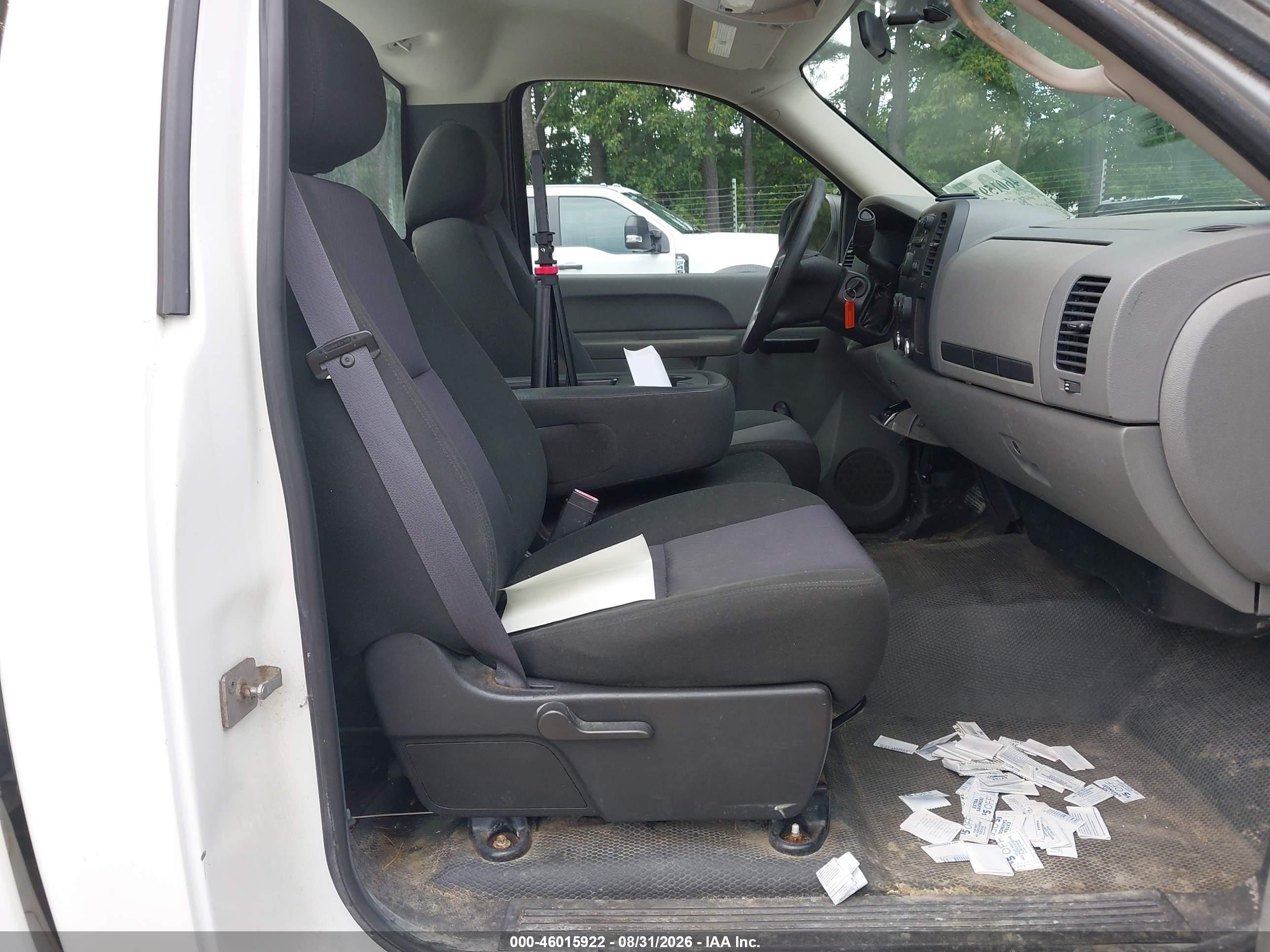 2011 Chevrolet Silverado 1500 Work Truck White vin: 1GCNCPEA2BZ368945