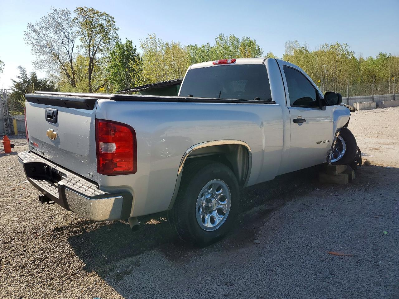 2011 Chevrolet Silverado C1500 Silver vin: 1GCNCPEAXBZ372340