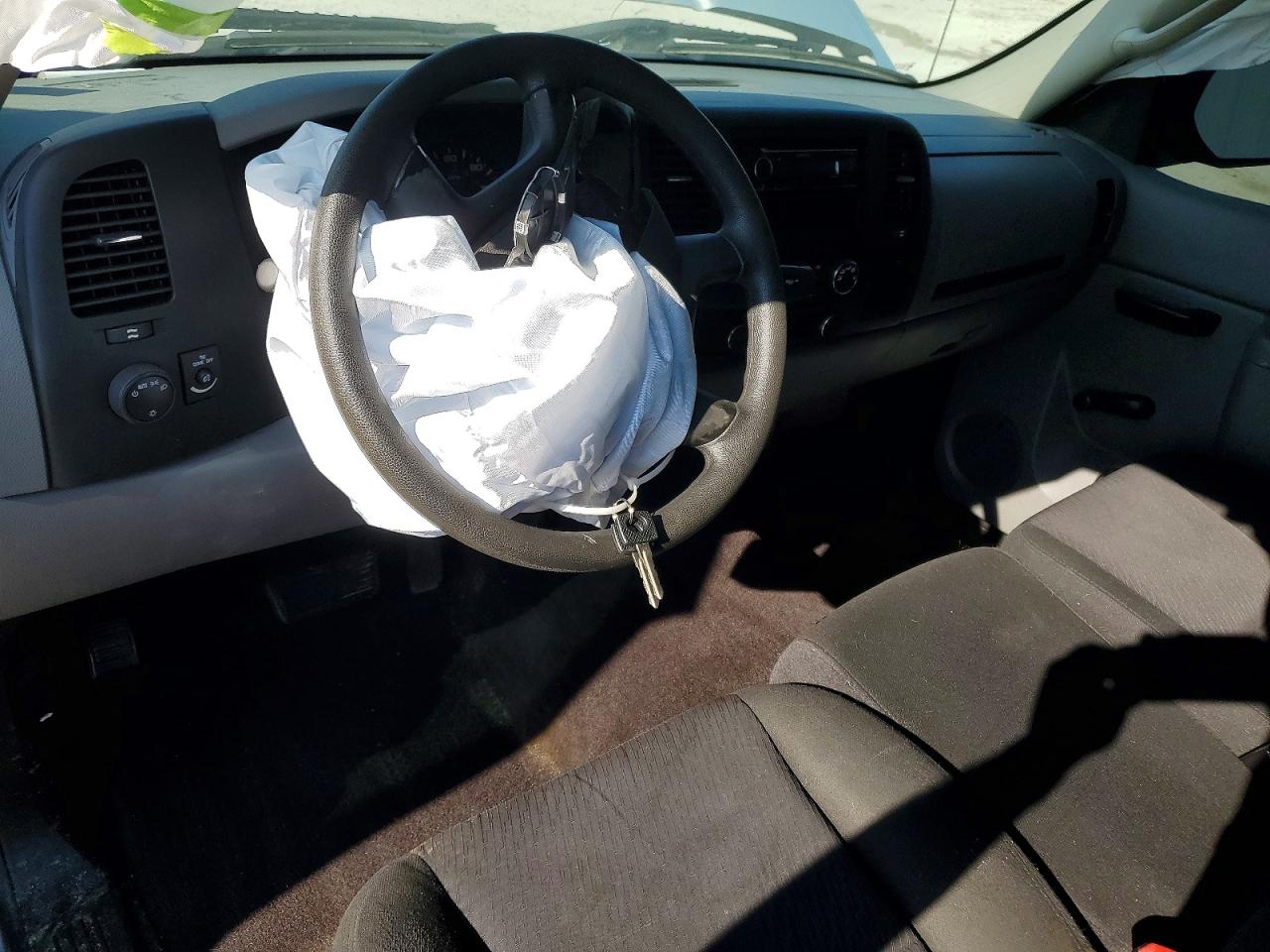 2011 Chevrolet Silverado C1500 Silver vin: 1GCNCPEAXBZ372340