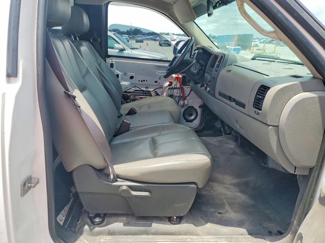 2011 Chevrolet Silverado C1500 White vin: 1GCNCPEX2BZ228544