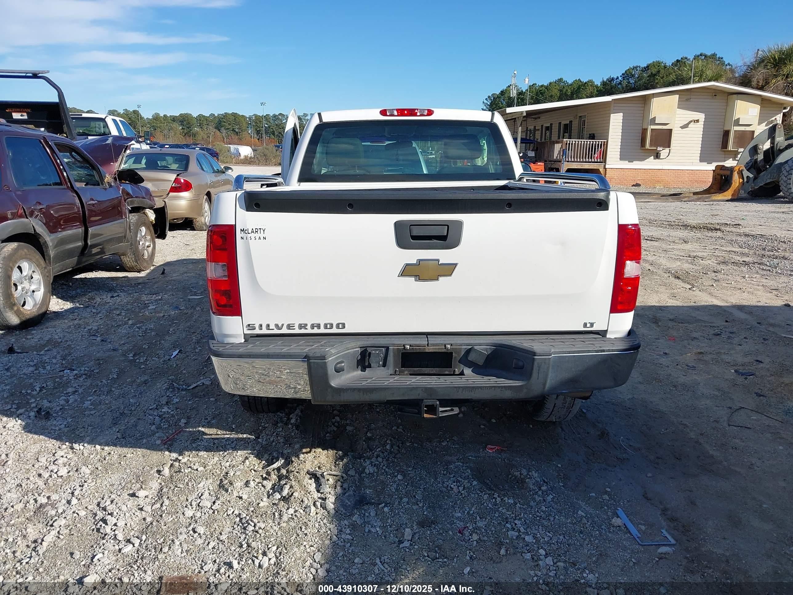2011 Chevrolet Silverado 1500 Work Truck White vin: 1GCNCPEX4BZ204634