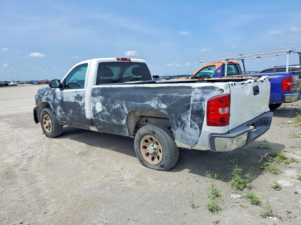 2011 Chevrolet Silverado C1500 White vin: 1GCNCPEX5BZ285322