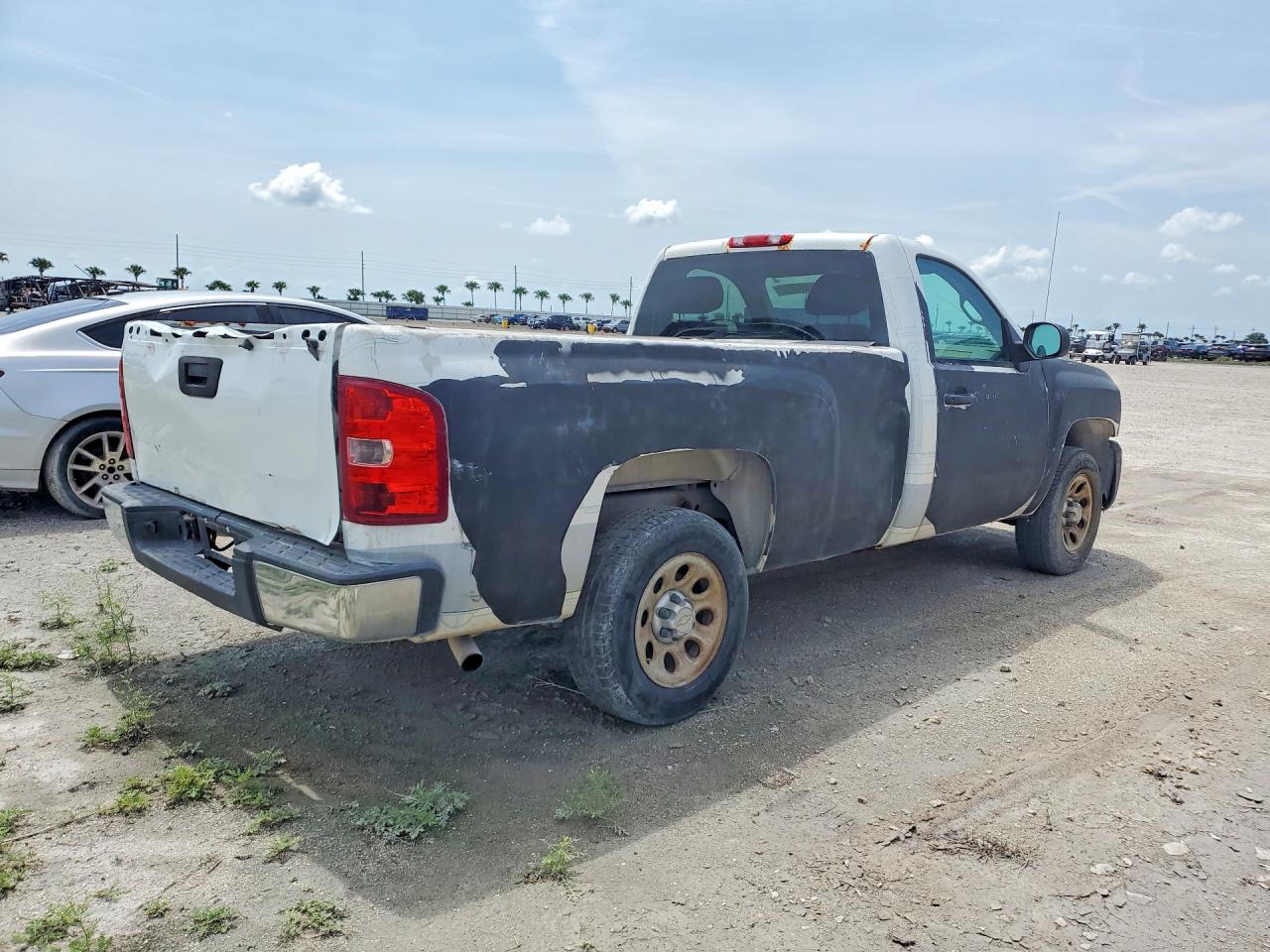 2011 Chevrolet Silverado C1500 White vin: 1GCNCPEX5BZ285322