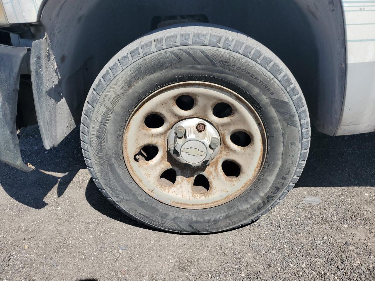 2011 Chevrolet Silverado C1500 White vin: 1GCNCPEX5BZ285322 Damage: Left Front Wheel, Corrosion, > 12 Inches