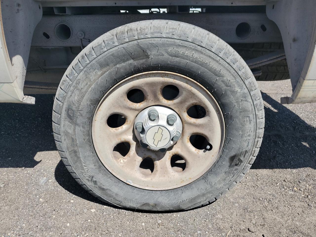 2011 Chevrolet Silverado C1500 White vin: 1GCNCPEX5BZ285322 Damage: Left Rear Wheel, Corrosion, > 12 Inches
