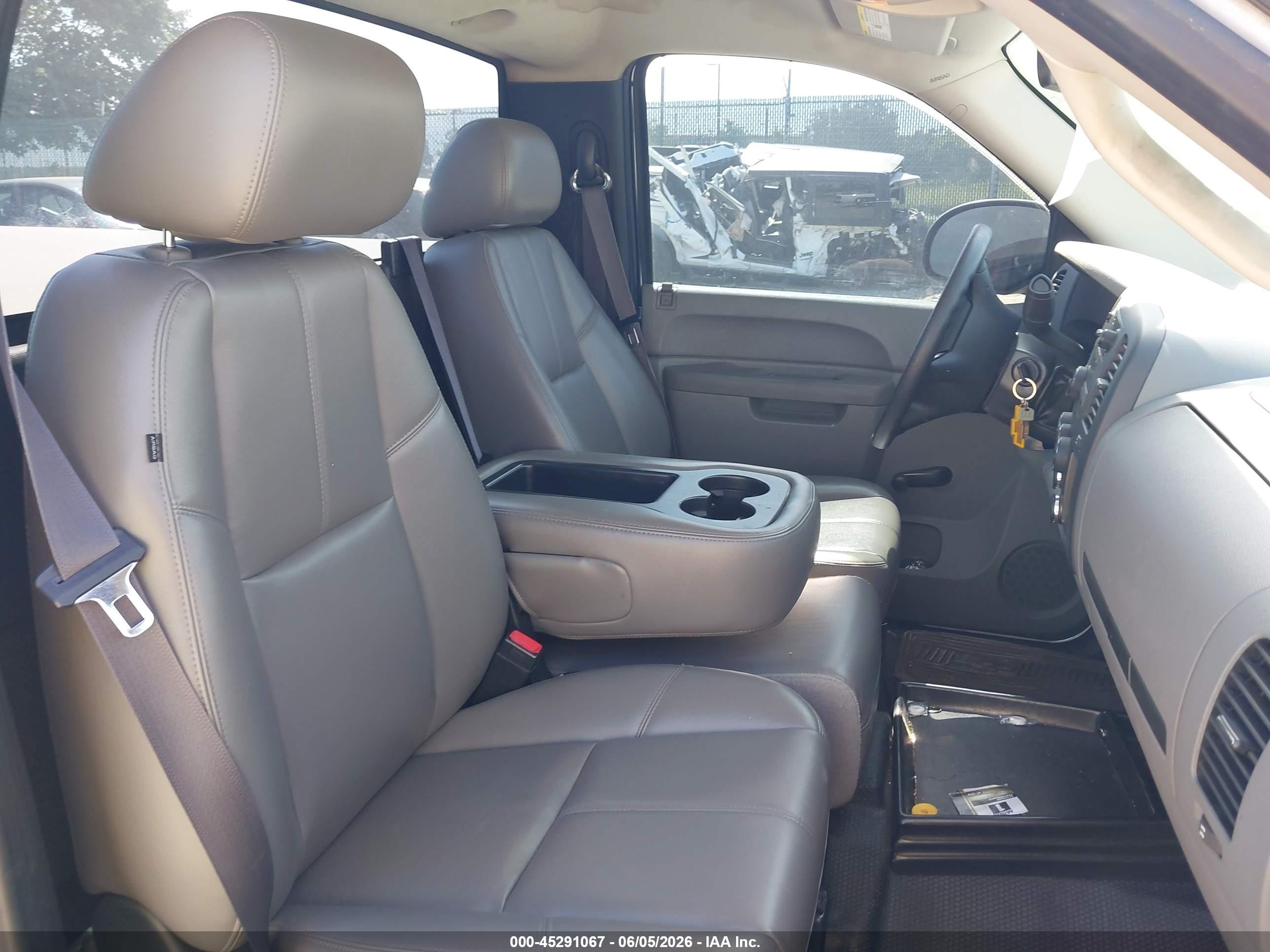 2011 Chevrolet Silverado 1500 Work Truck White vin: 1GCNCPEX8BZ366296