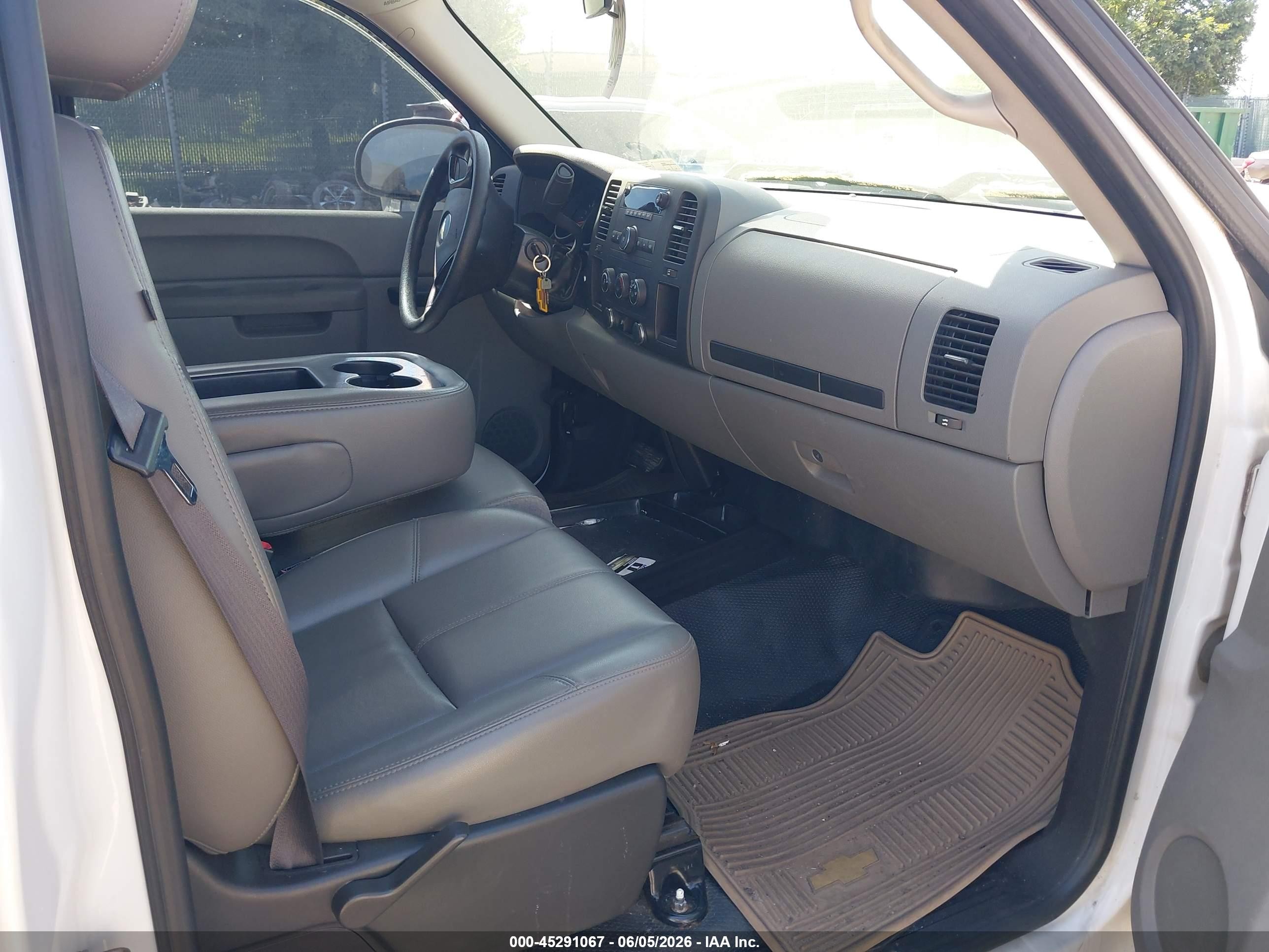 2011 Chevrolet Silverado 1500 Work Truck White vin: 1GCNCPEX8BZ366296