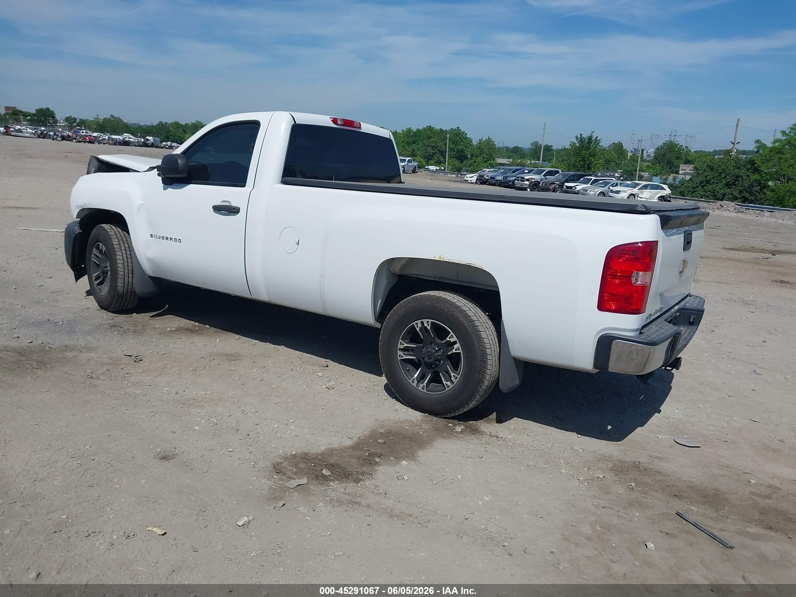 2011 Chevrolet Silverado 1500 Work Truck White vin: 1GCNCPEX8BZ366296
