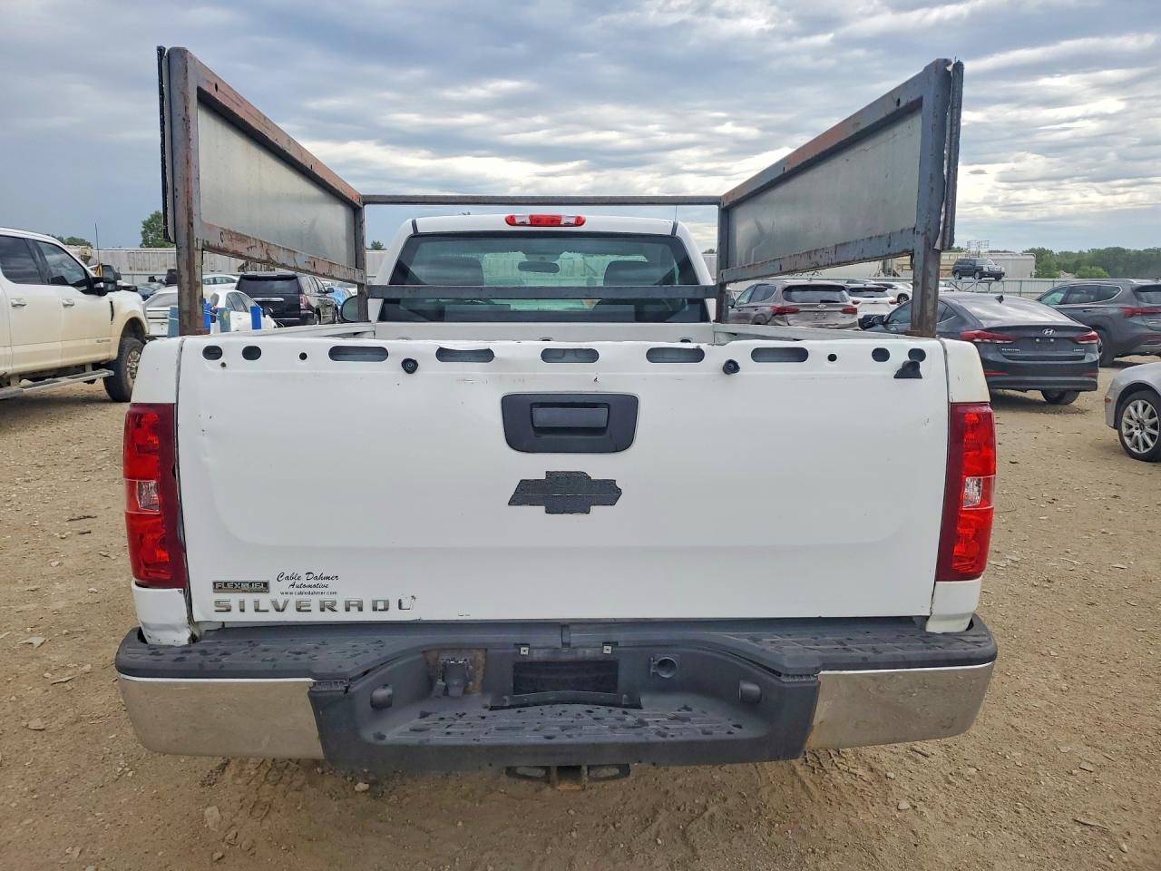 2011 Chevrolet Silverado C1500 Белый vin: 1GCNCPEX8BZ383776