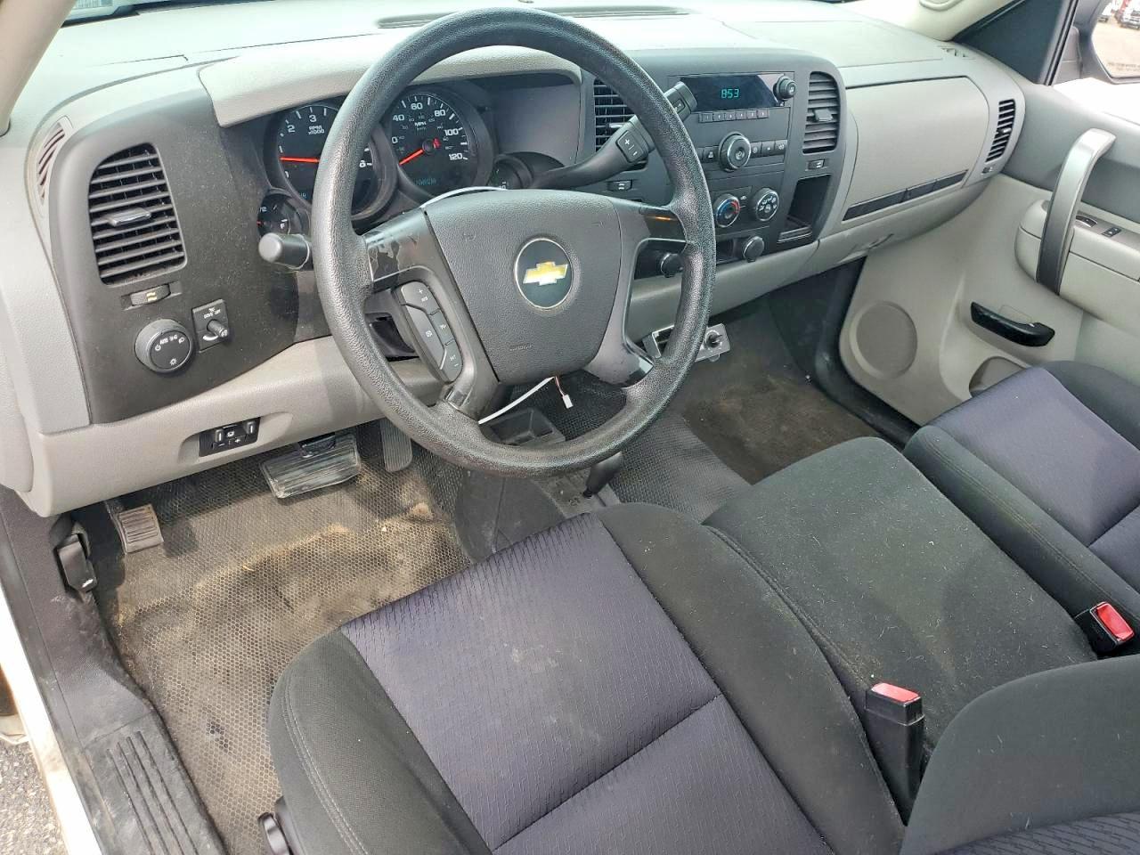 2012 Chevrolet Silverado K1500 White vin: 1GCNKPE02CZ114504