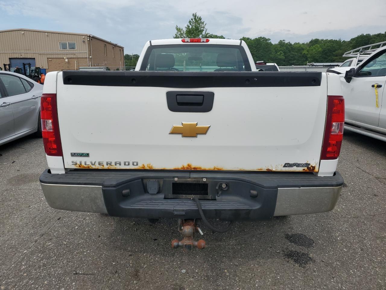 2012 Chevrolet Silverado K1500 White vin: 1GCNKPE02CZ114504 Damage: Tailgate, Rust, > 12 Inches