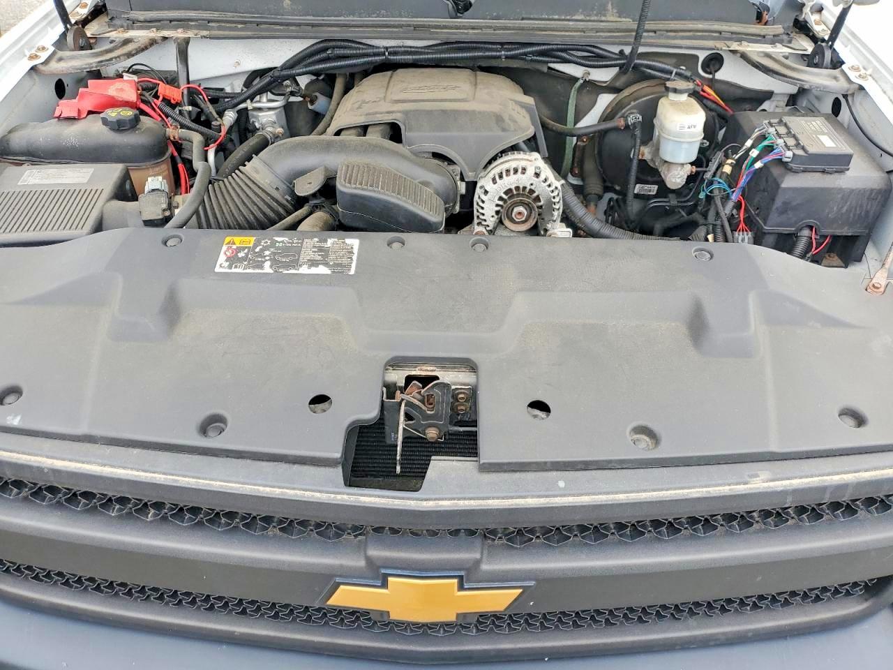 2012 Chevrolet Silverado K1500 White vin: 1GCNKPE02CZ114504