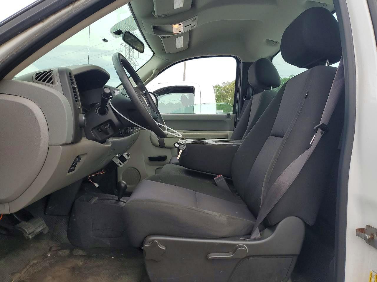 2012 Chevrolet Silverado K1500 White vin: 1GCNKPE02CZ114504