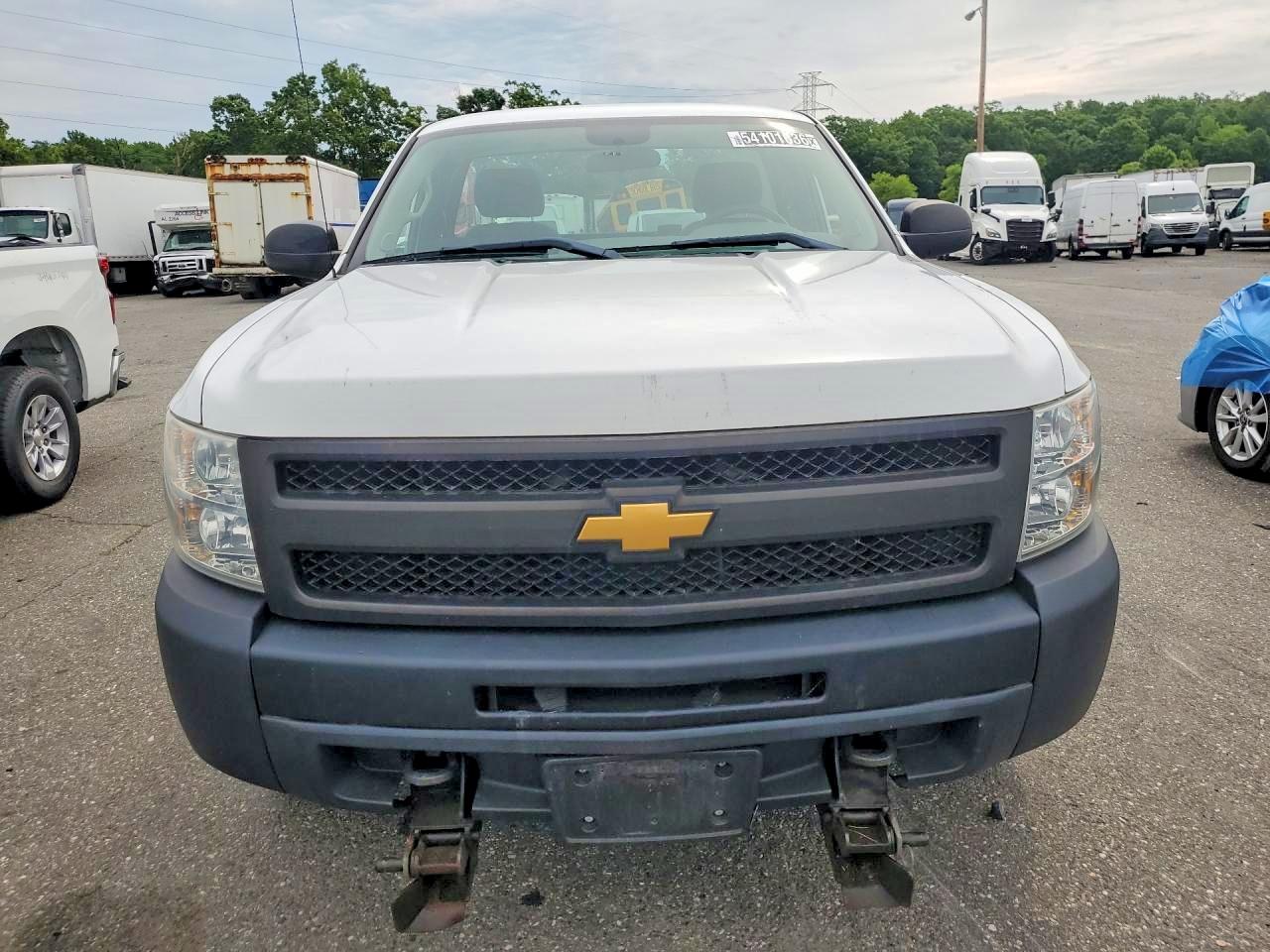 2012 Chevrolet Silverado K1500 White vin: 1GCNKPE02CZ114504