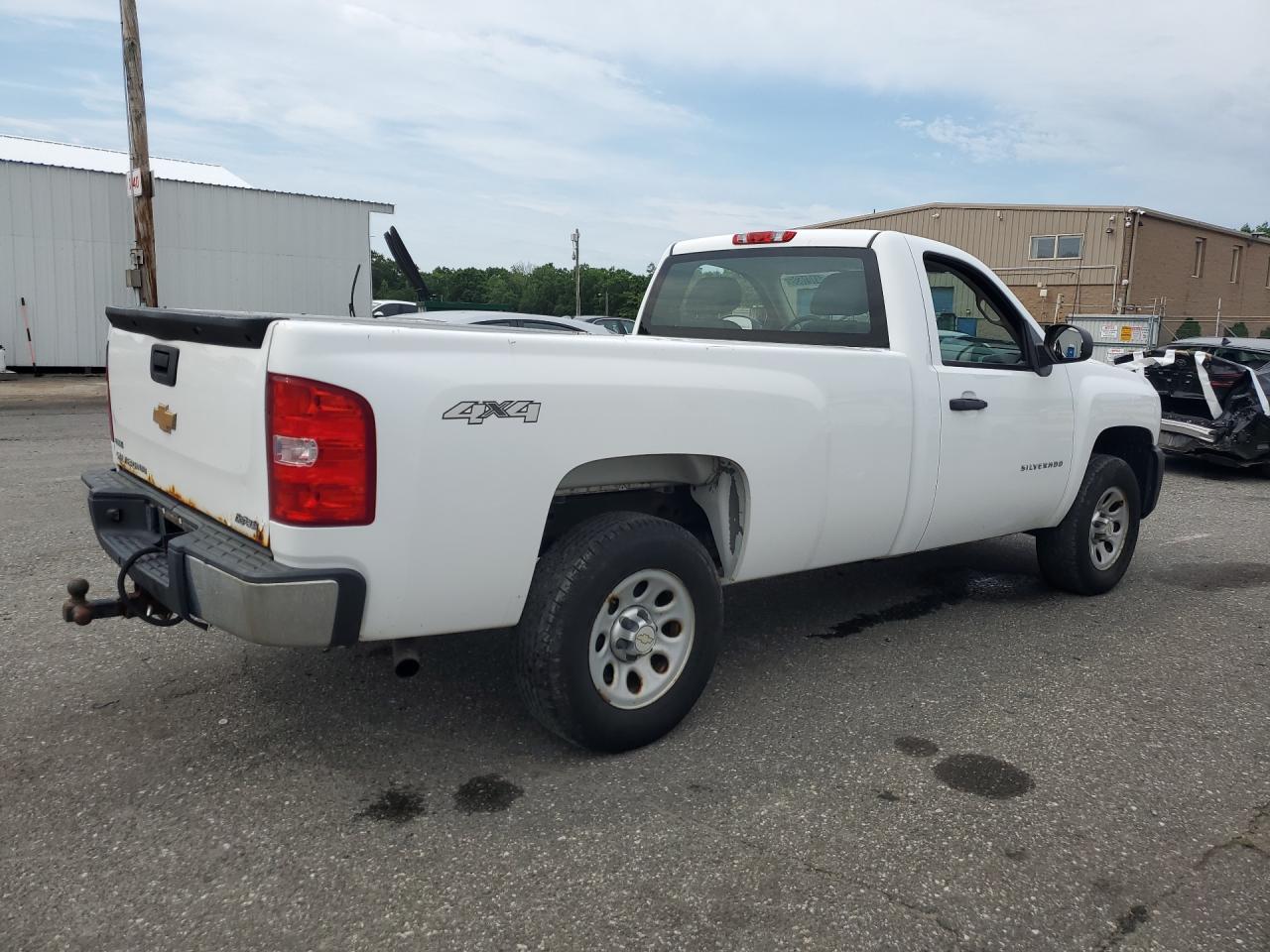 2012 Chevrolet Silverado K1500 White vin: 1GCNKPE02CZ114504 Damage: Right Bed Side, Dent(S) W/ Paint Dmg, 1 To 2 Inches
