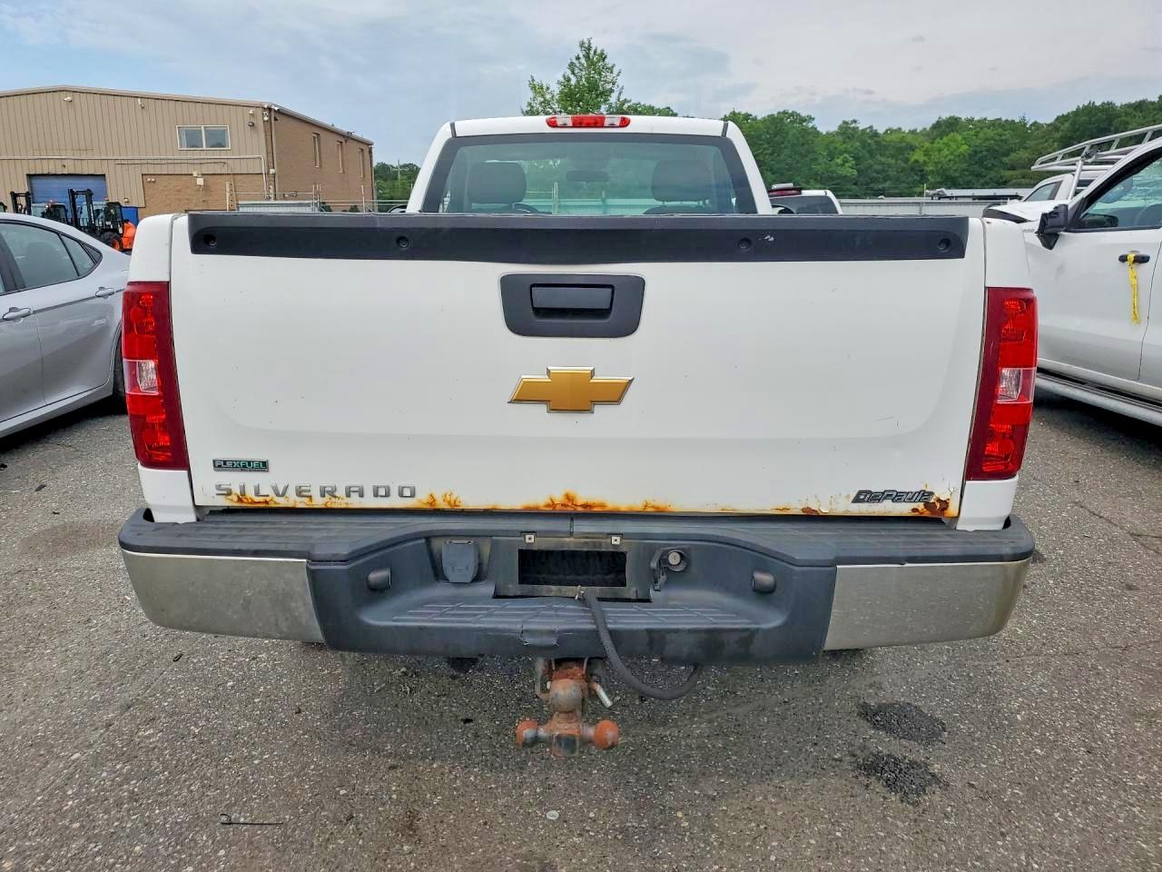 2012 Chevrolet Silverado K1500 White vin: 1GCNKPE02CZ114504