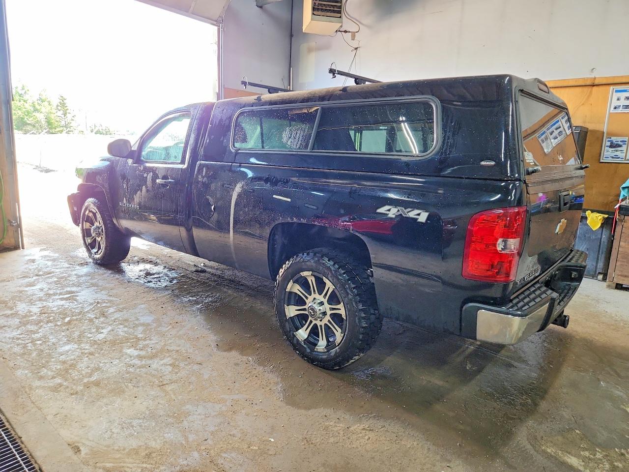 2011 Chevrolet Silverado K1500 Black vin: 1GCNKPE03BZ442030