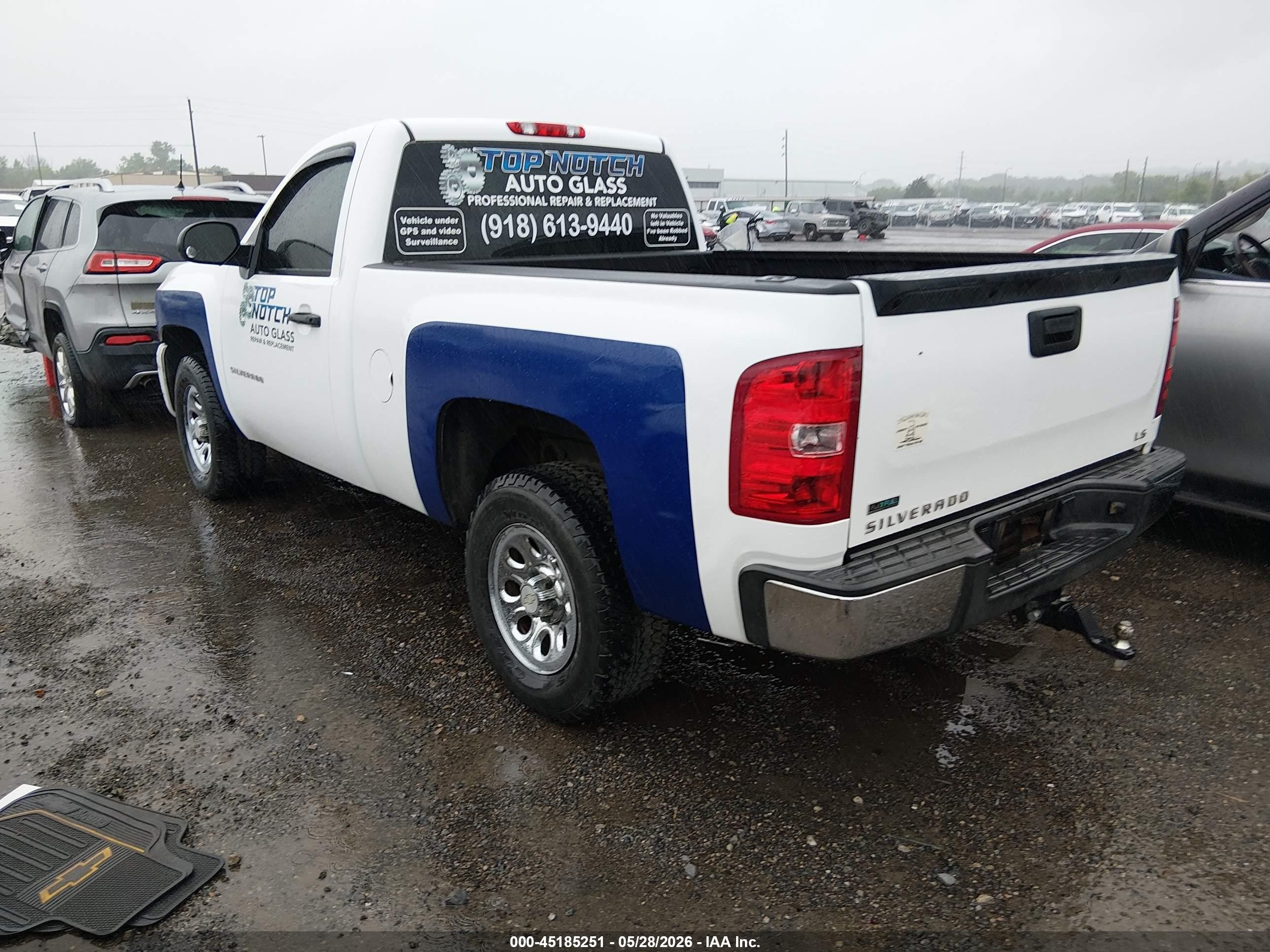 2011 Chevrolet Silverado 1500 Work Truck White vin: 1GCNKPE04BZ300835