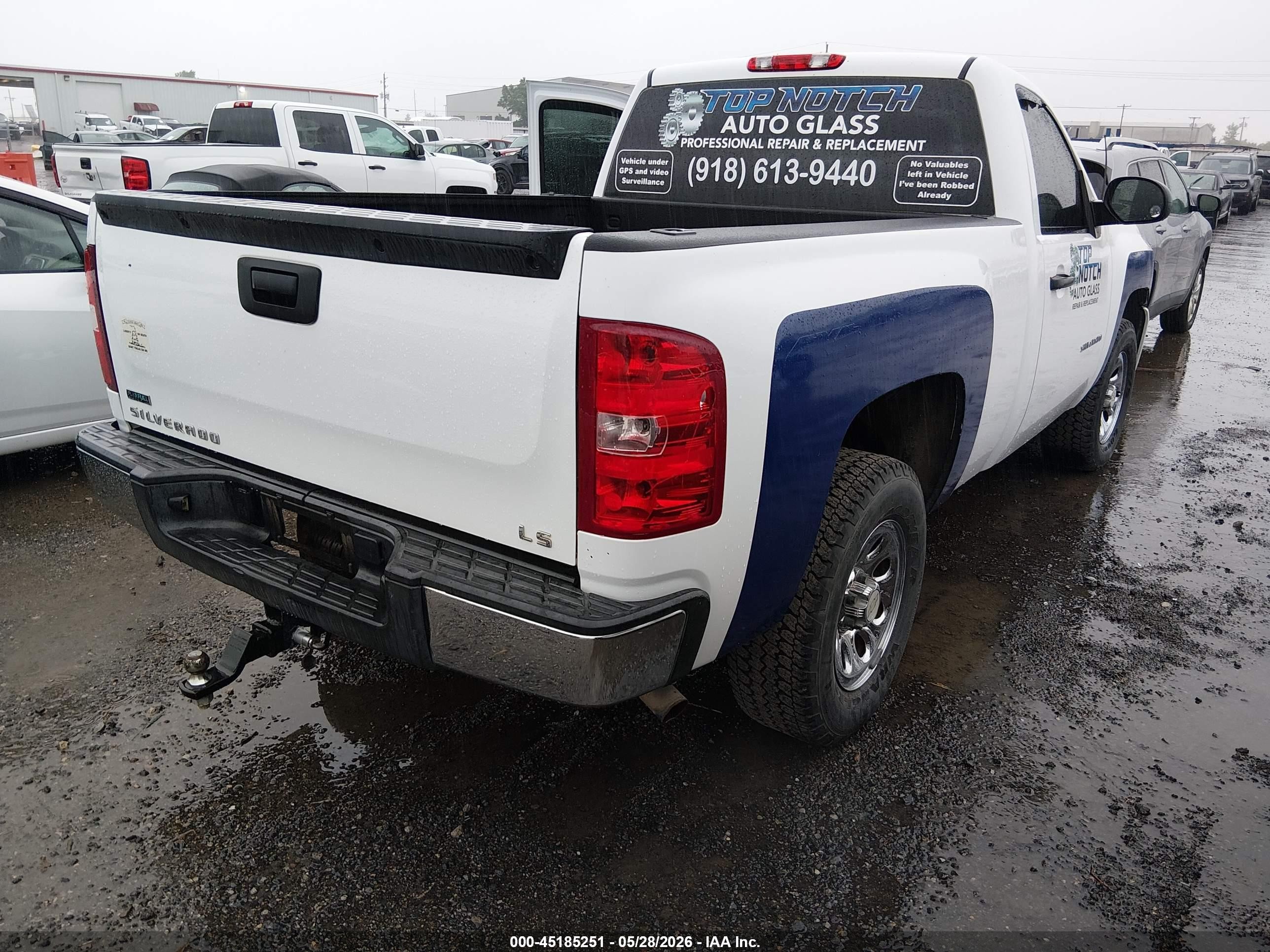 2011 Chevrolet Silverado 1500 Work Truck White vin: 1GCNKPE04BZ300835
