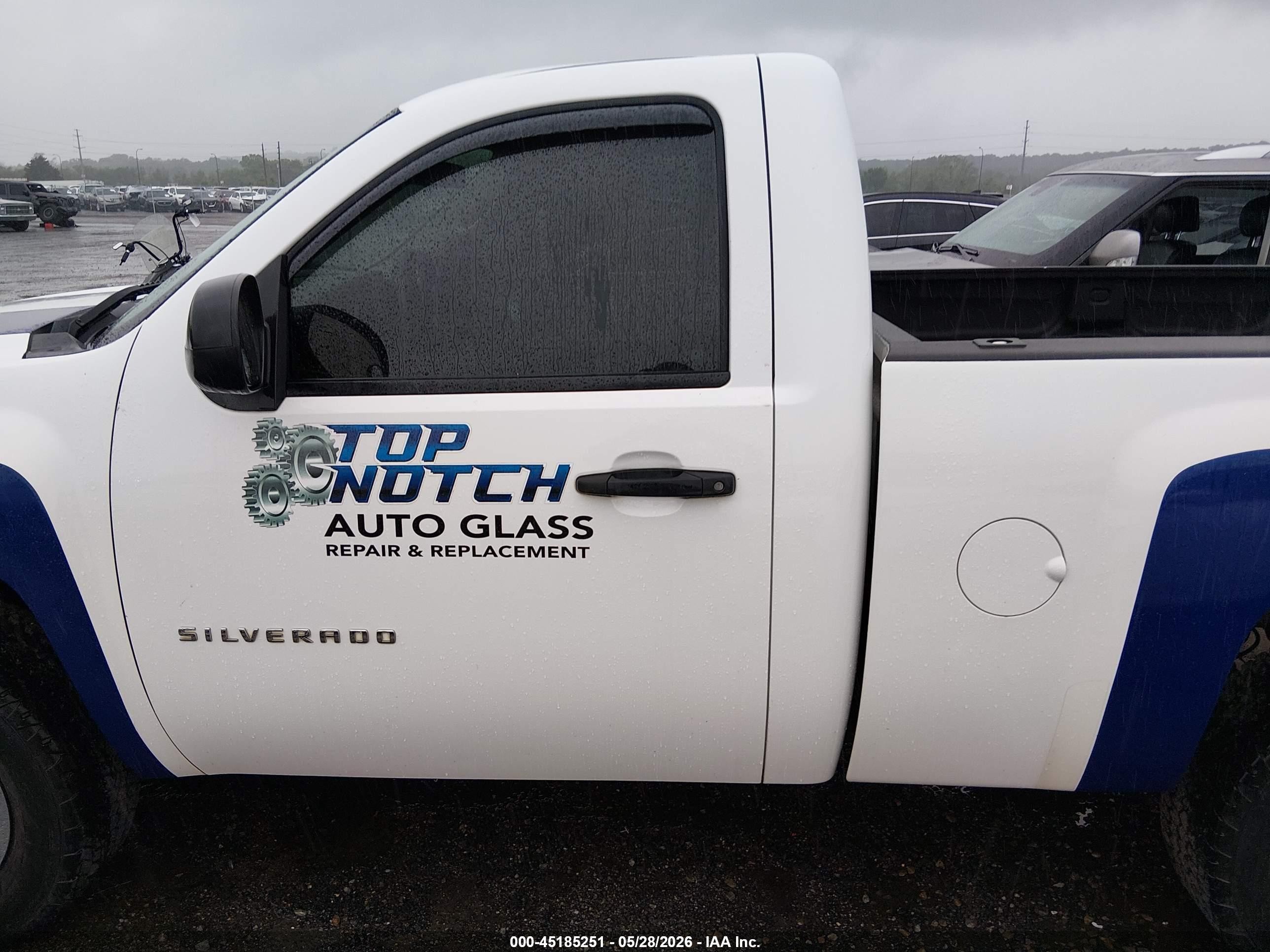 2011 Chevrolet Silverado 1500 Work Truck White vin: 1GCNKPE04BZ300835