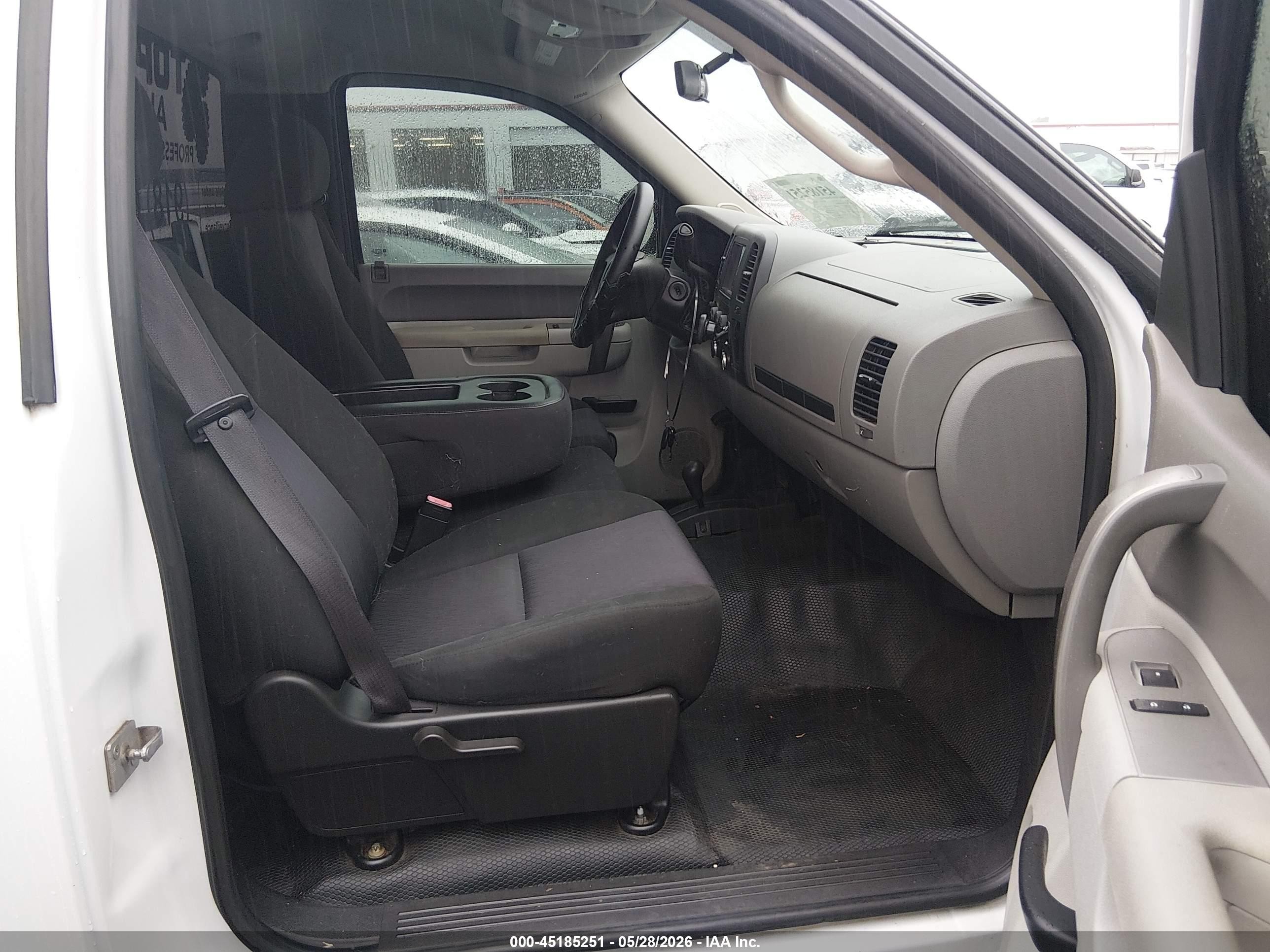 2011 Chevrolet Silverado 1500 Work Truck White vin: 1GCNKPE04BZ300835