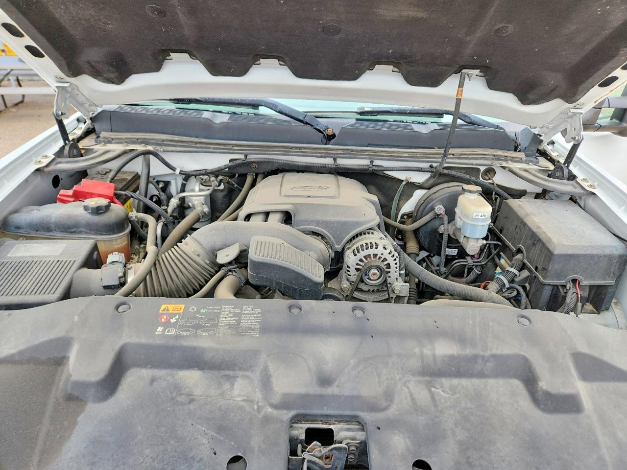 2011 Chevrolet Silverado K1500 White vin: 1GCNKPE05BZ314615