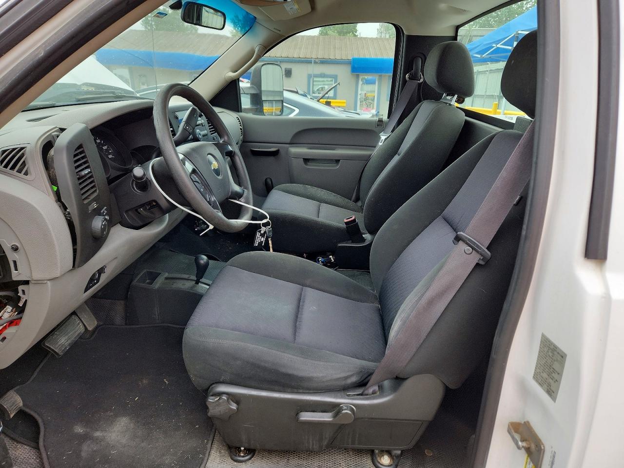 2011 Chevrolet Silverado K1500 White vin: 1GCNKPE05BZ314615