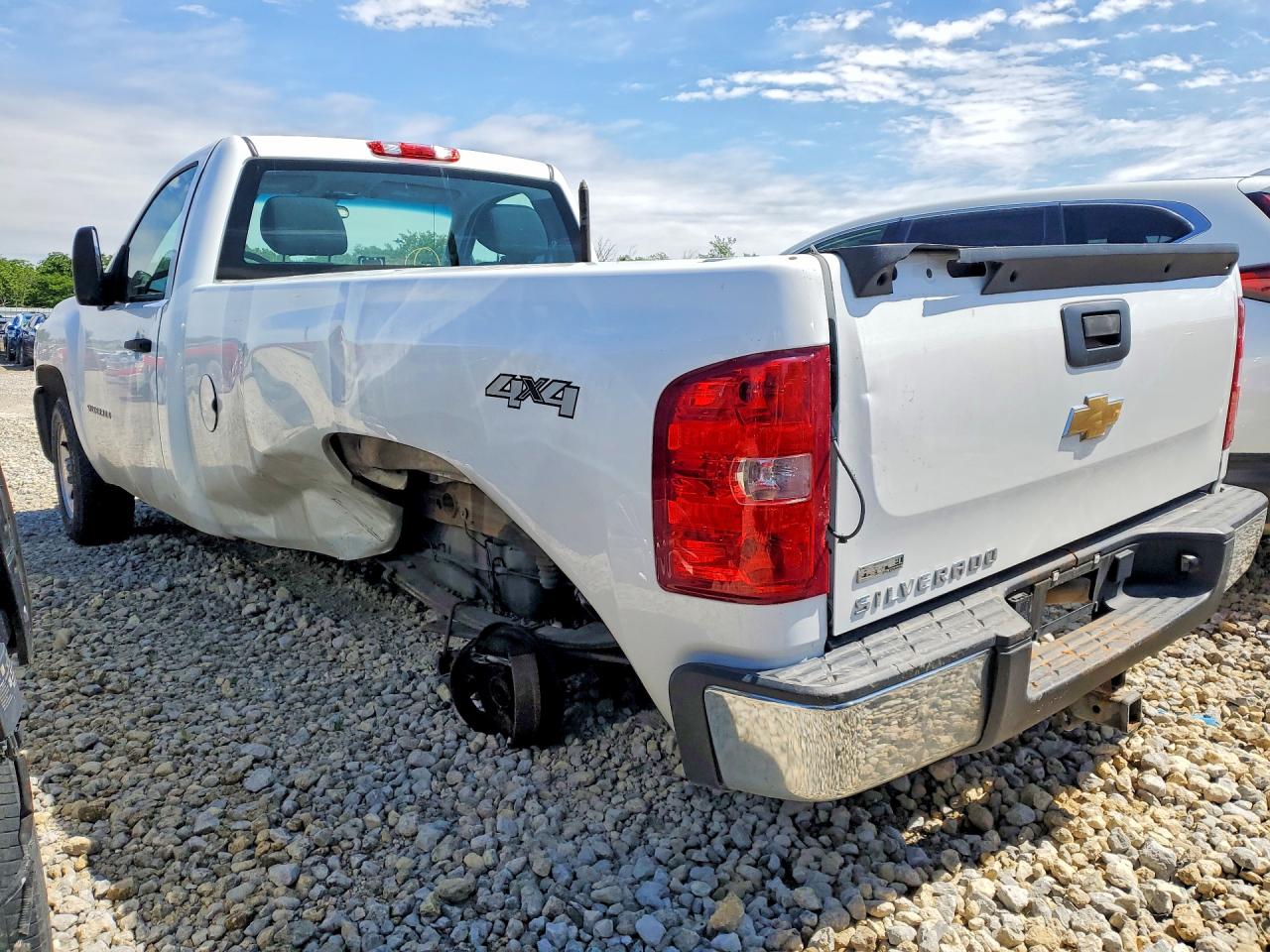 2011 Chevrolet Silverado K1500 White vin: 1GCNKPE05BZ314615